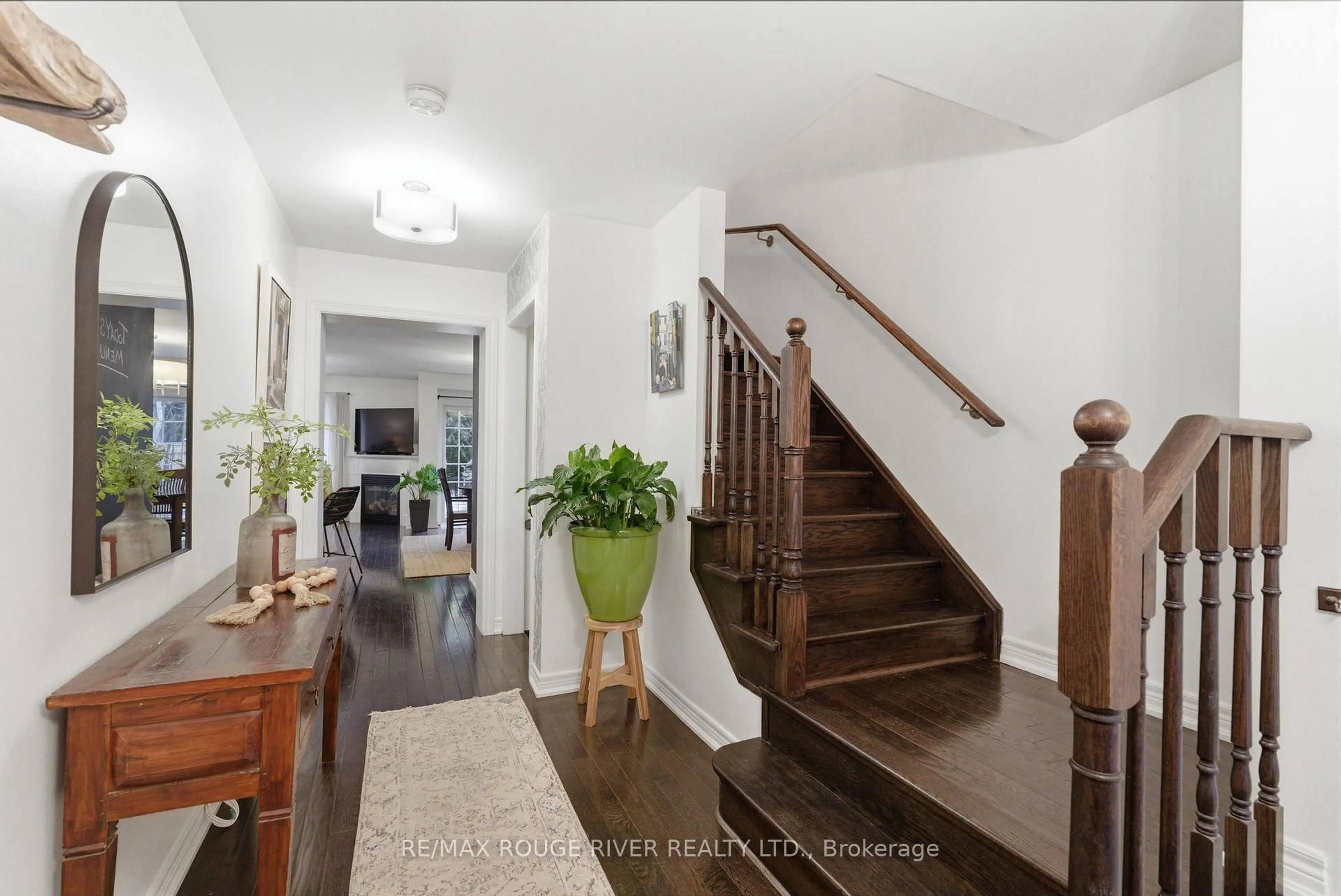 Indoor entryway for 6 Edison Way, Whitby Ontario L1R 0L7