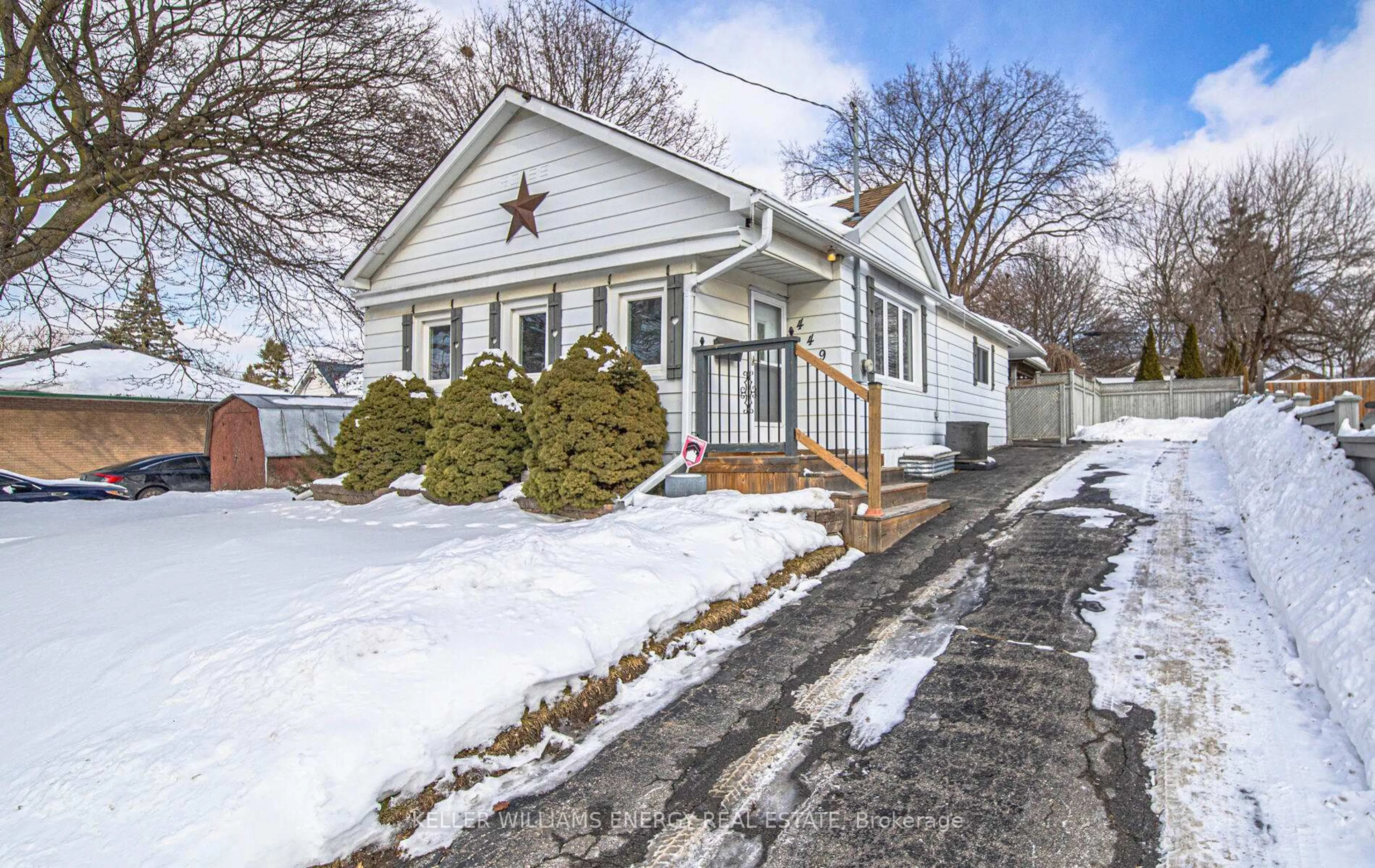 Home with vinyl exterior material, street for 449 Cromwell Ave, Oshawa Ontario L1J 4V3