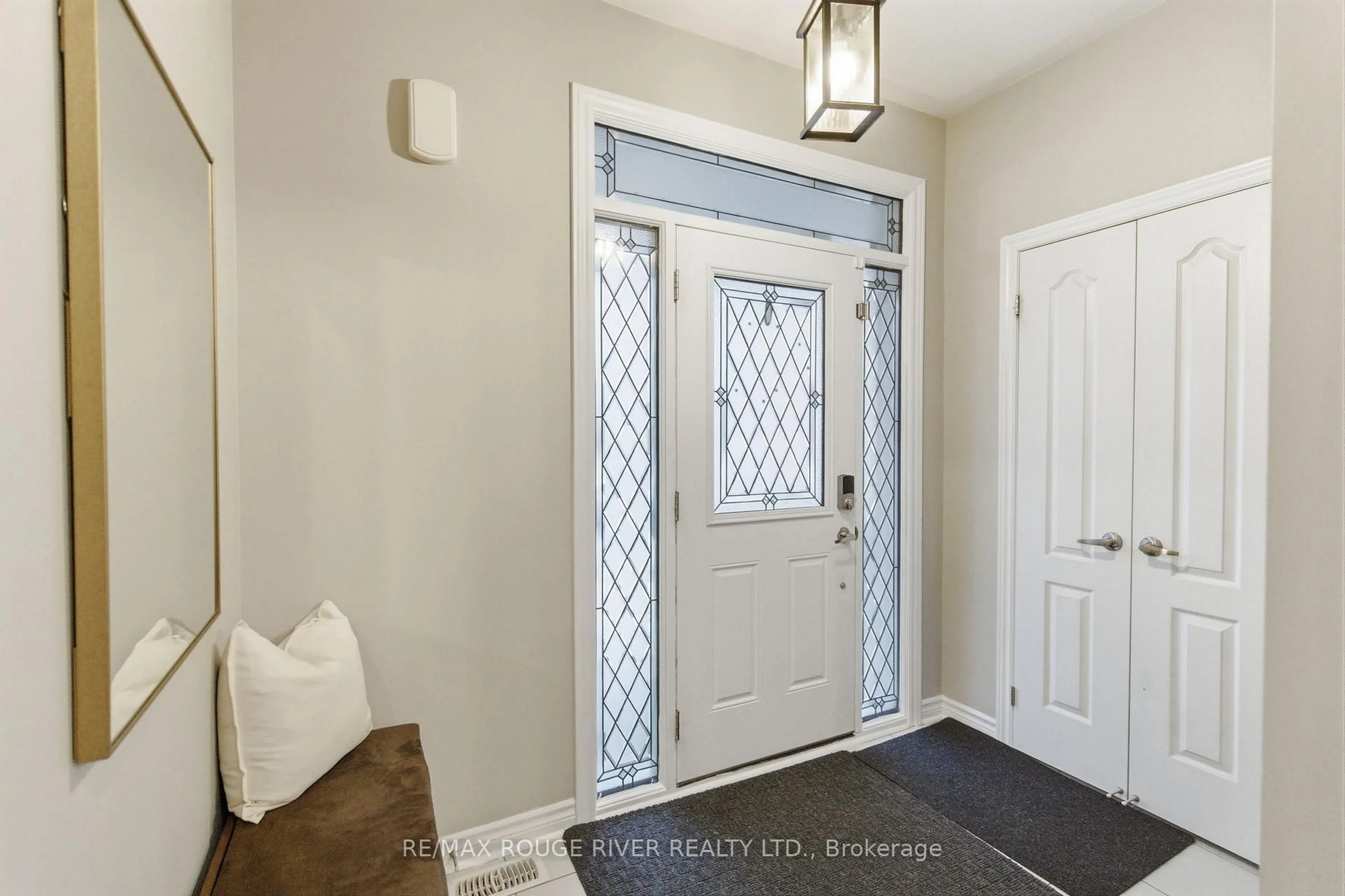 Indoor entryway for 50 Cale Ave, Clarington Ontario L1E 0H4