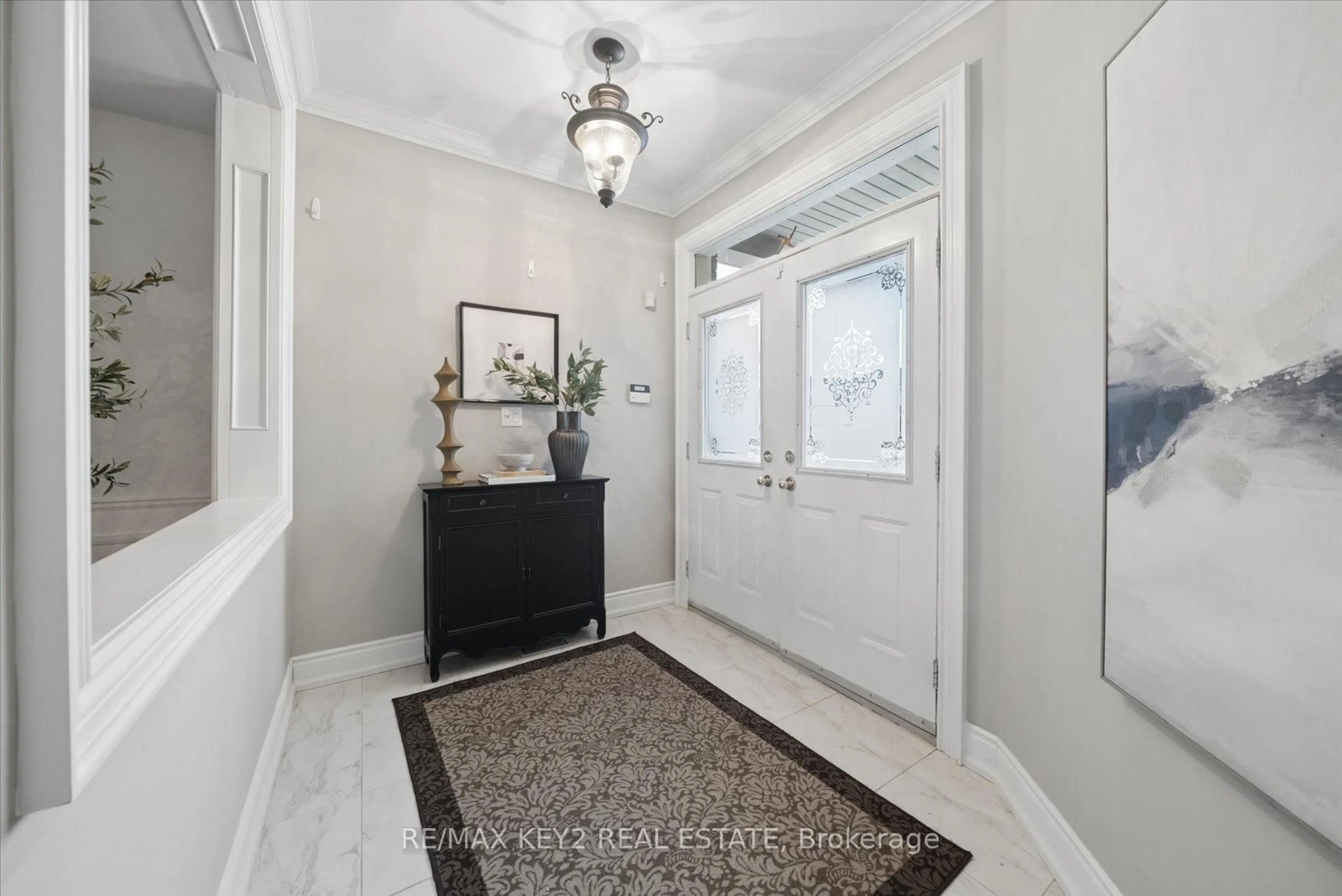 Indoor entryway for 421 Pineview Lane, Pickering Ontario L1V 6X4