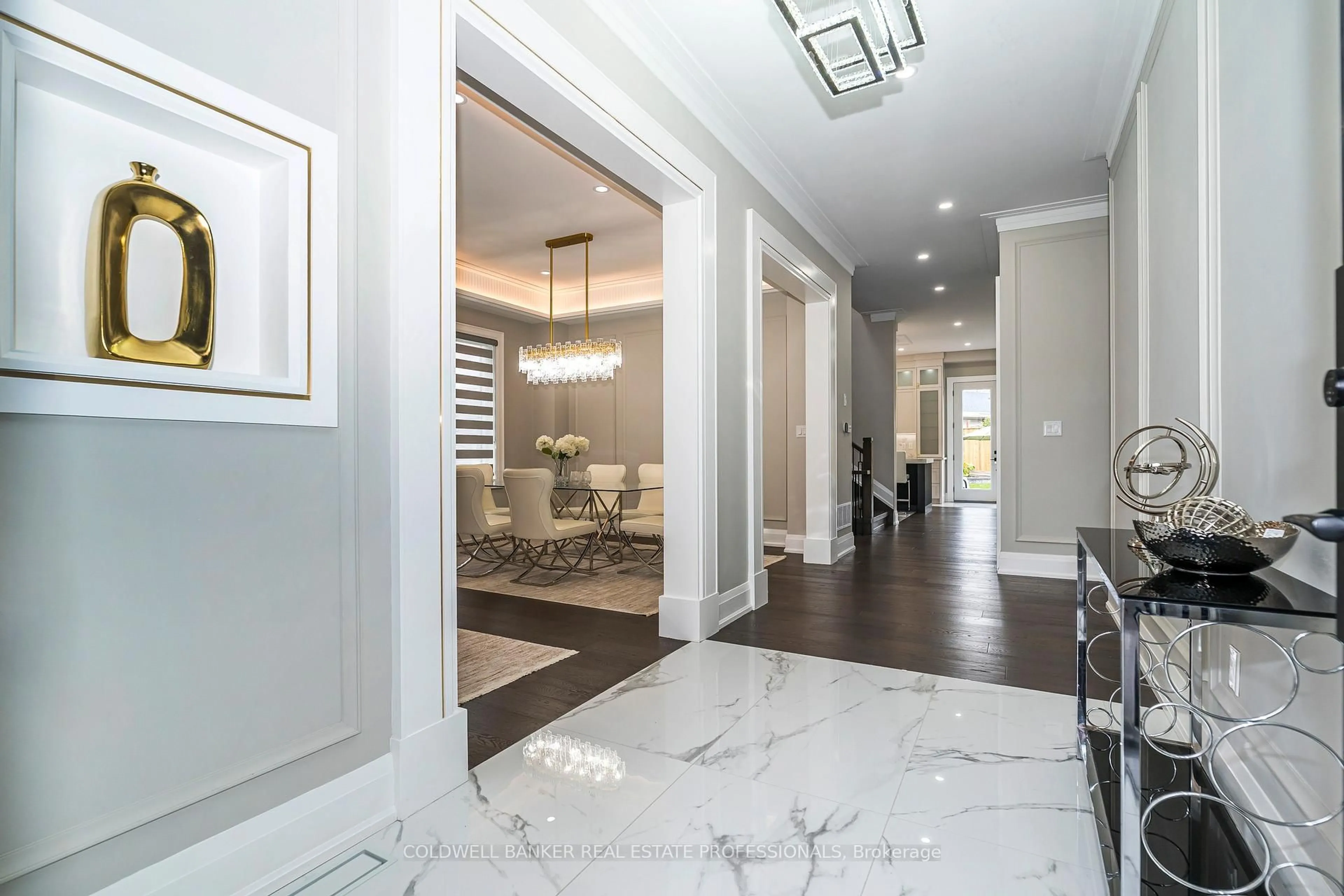 Indoor entryway for 5 Barnsley Crt, Toronto Ontario M1R 3X4