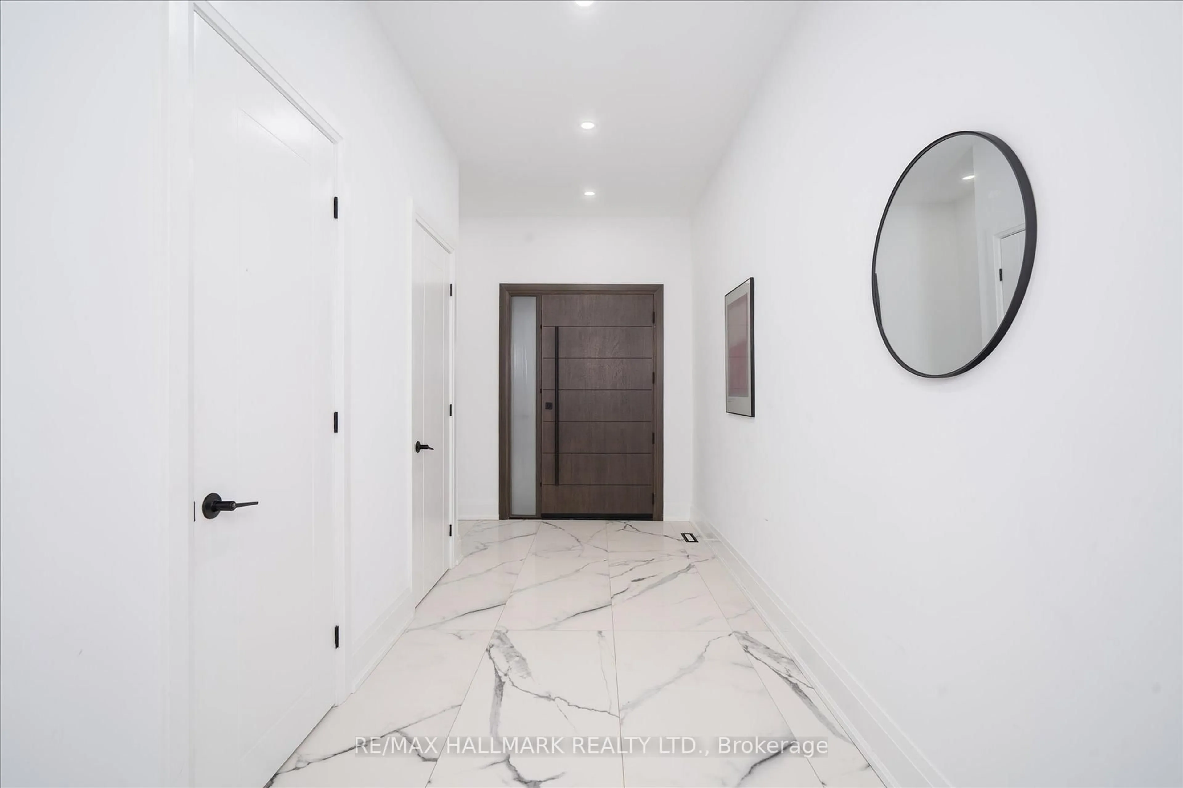 Indoor entryway for 83 Kalmar Ave, Toronto Ontario M1N 3G5