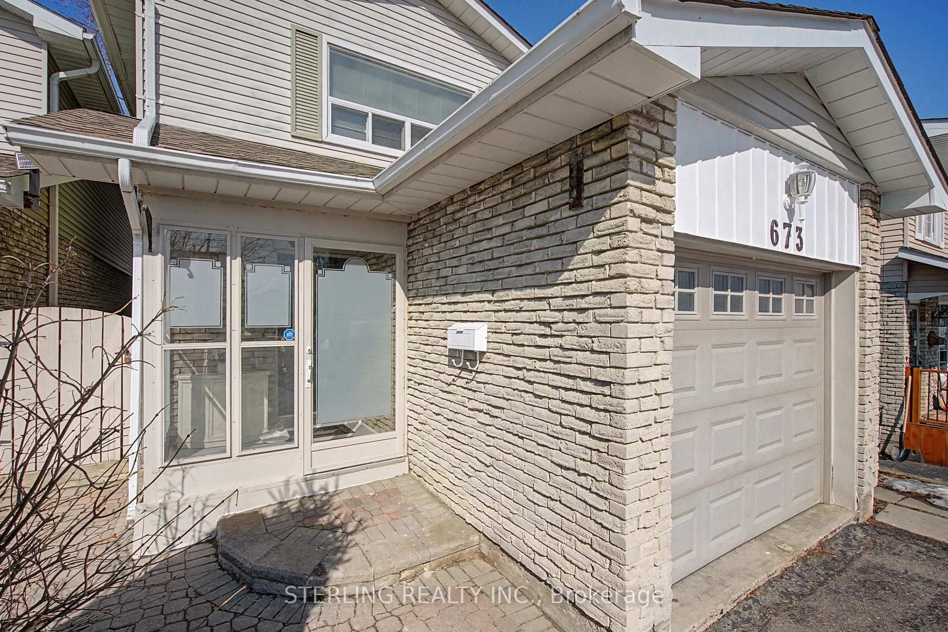 Unknown for 673 Balsam Cres, Oshawa Ontario L1J 6A1