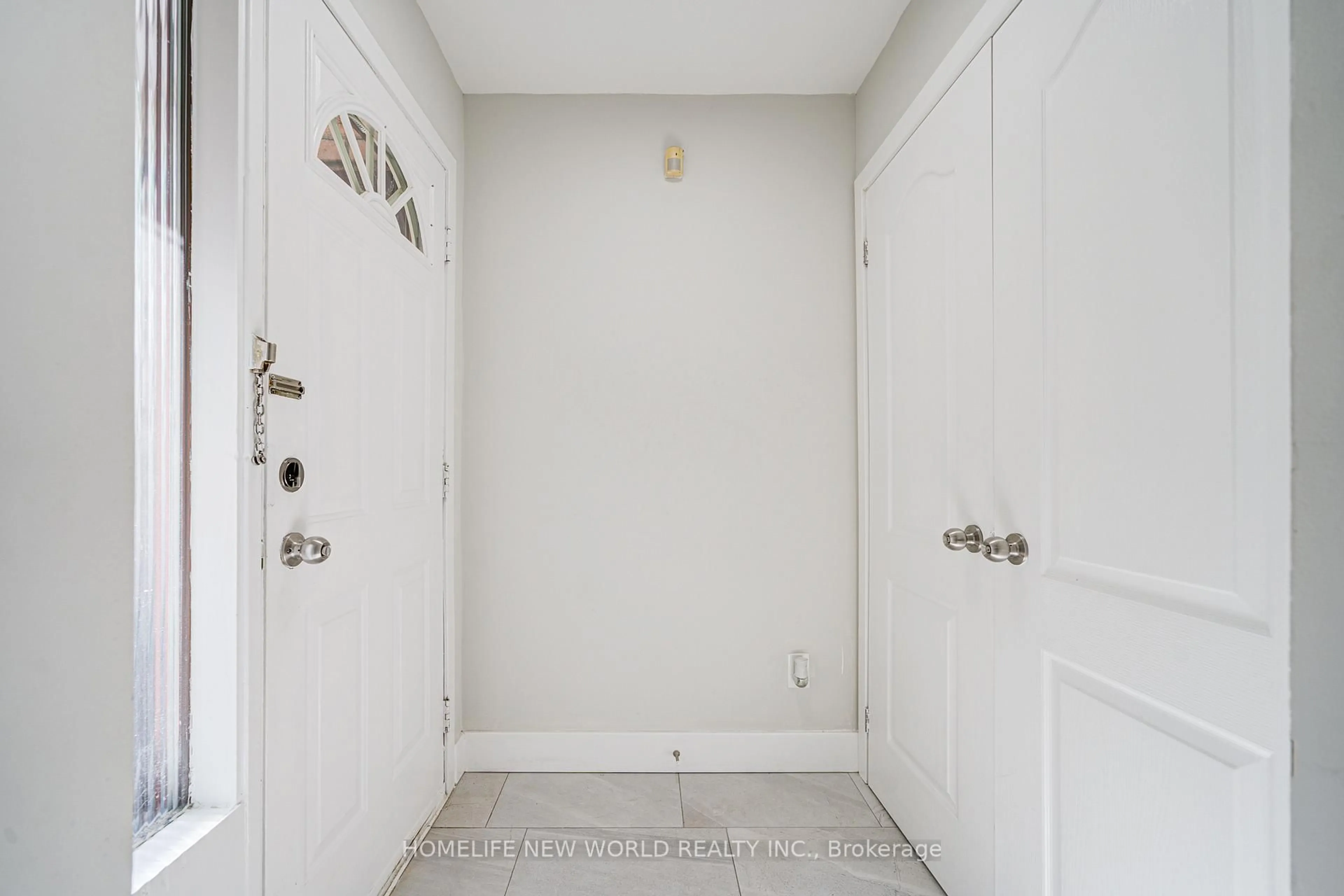 Indoor entryway for 29 Puma Dr, Toronto Ontario M1V 1J7