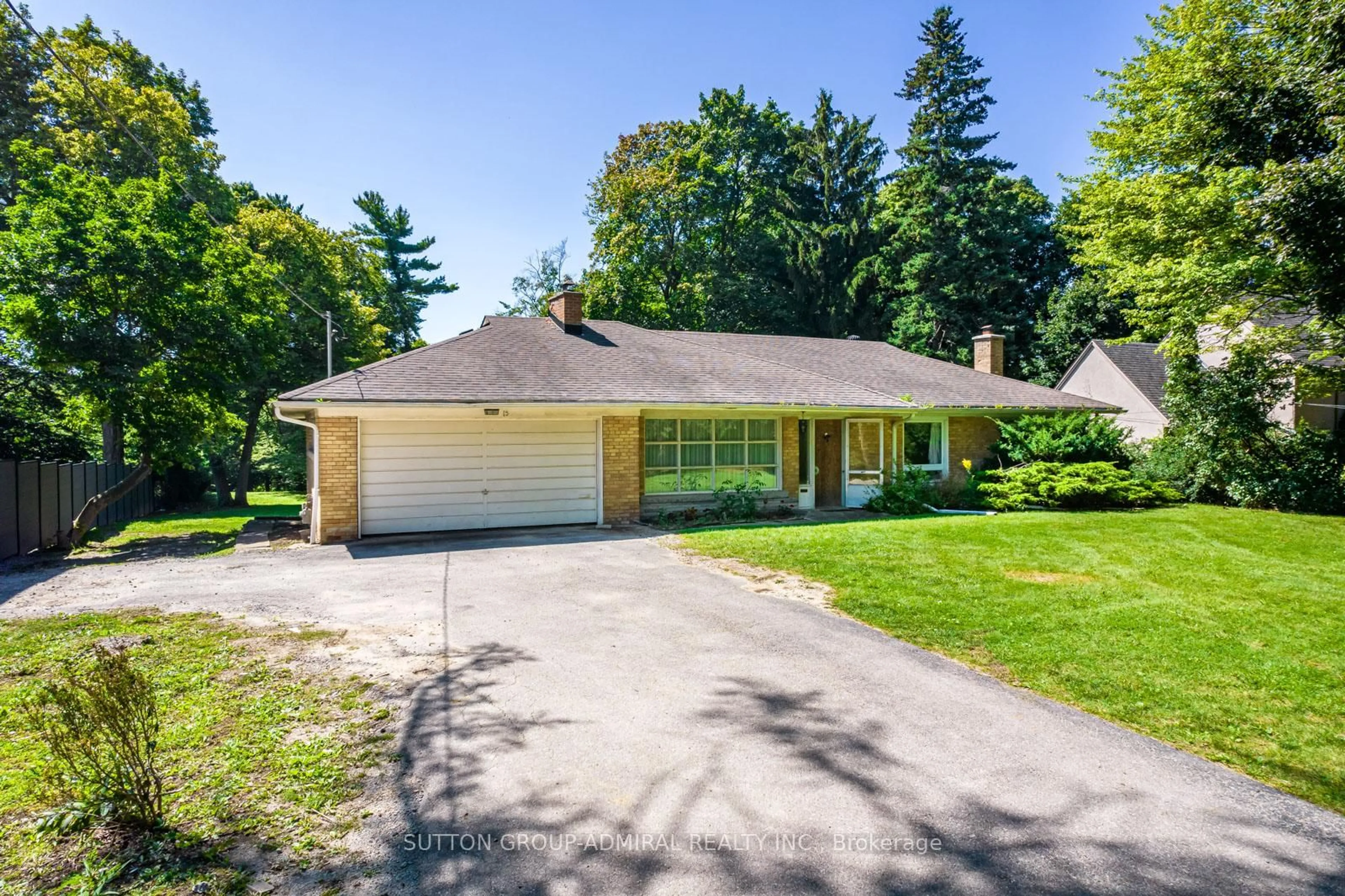 A pic from outside/outdoor area/front of a property/back of a property/a pic from drone, street for 15 Bellehaven Cres, Toronto Ontario M1M 1H2