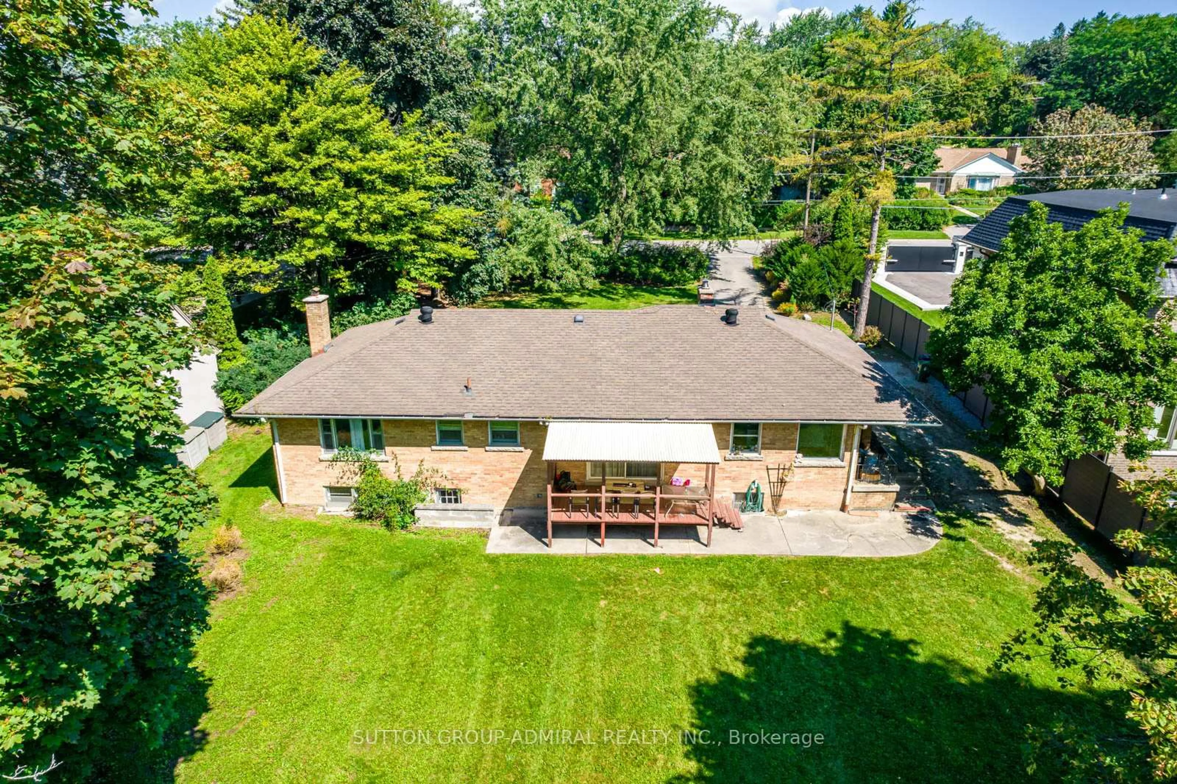 A pic from outside/outdoor area/front of a property/back of a property/a pic from drone, water/lake/river/ocean view for 15 Bellehaven Cres, Toronto Ontario M1M 1H2