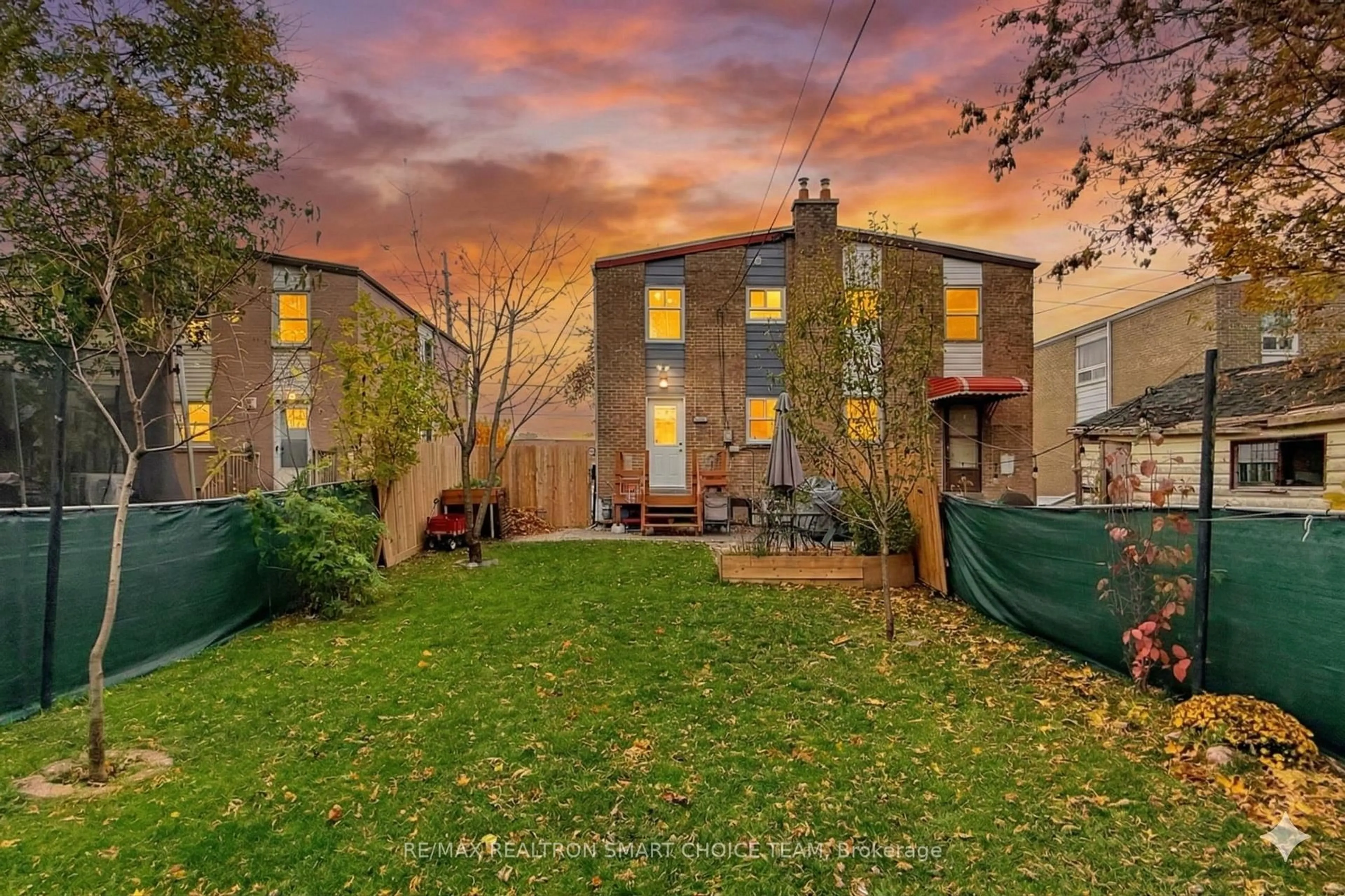 A pic from outside/outdoor area/front of a property/back of a property/a pic from drone, street for 783 Birchmount Rd, Toronto Ontario M1K 1R7