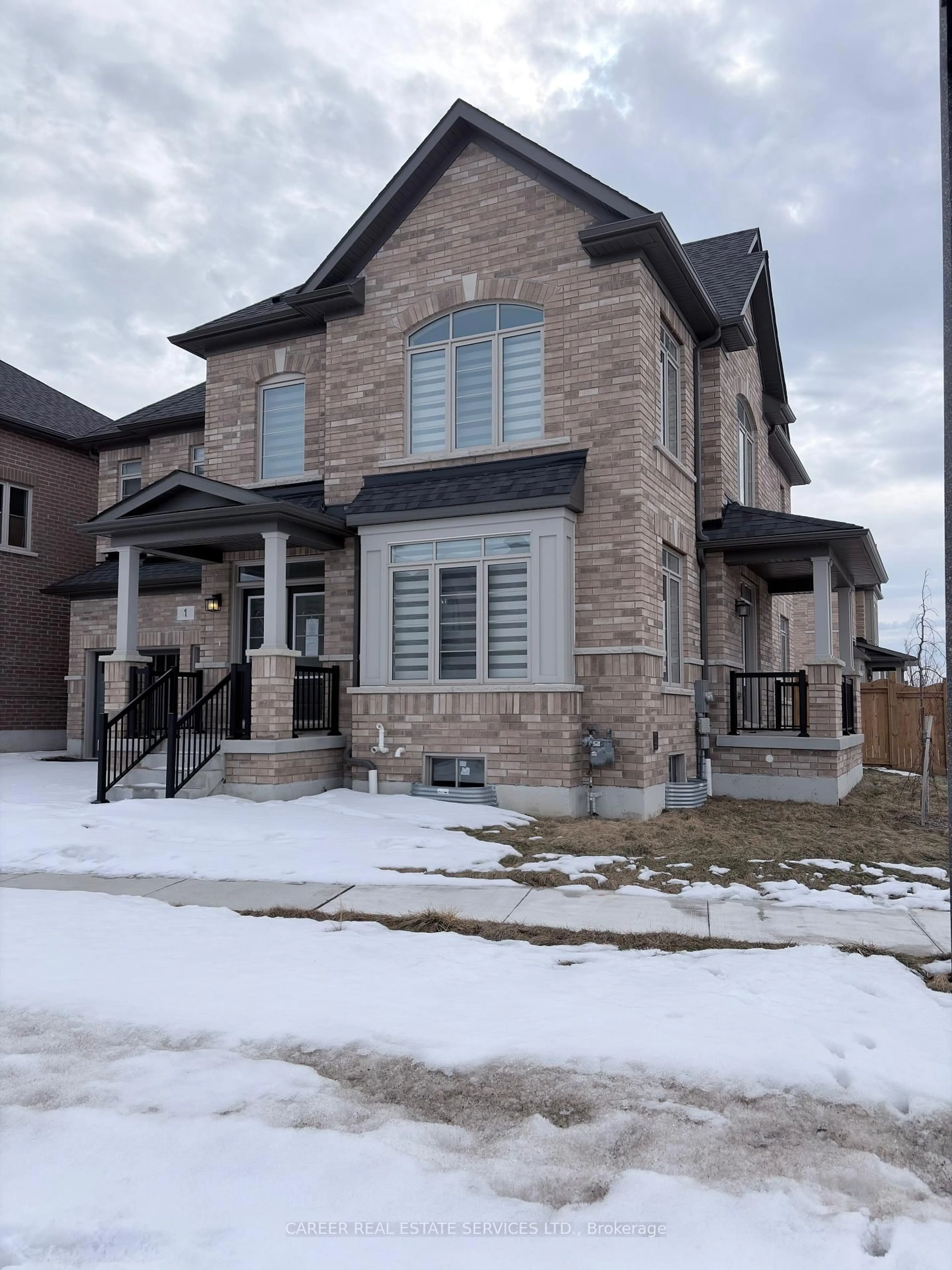 Home with brick exterior material, street for 1 Waterfront Cres, Whitby Ontario L1N 0M9