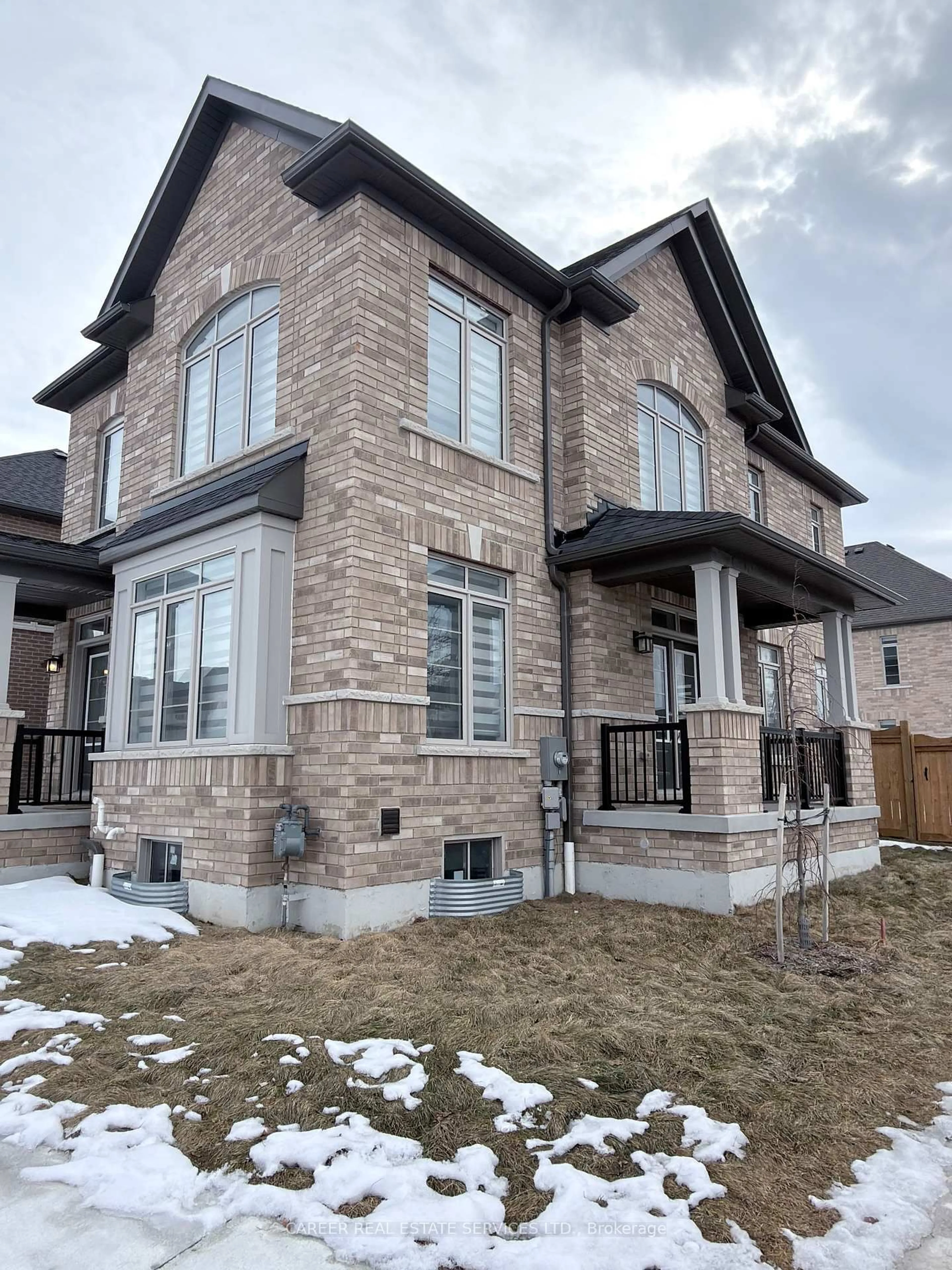 Home with brick exterior material, unknown for 1 Waterfront Cres, Whitby Ontario L1N 0M9