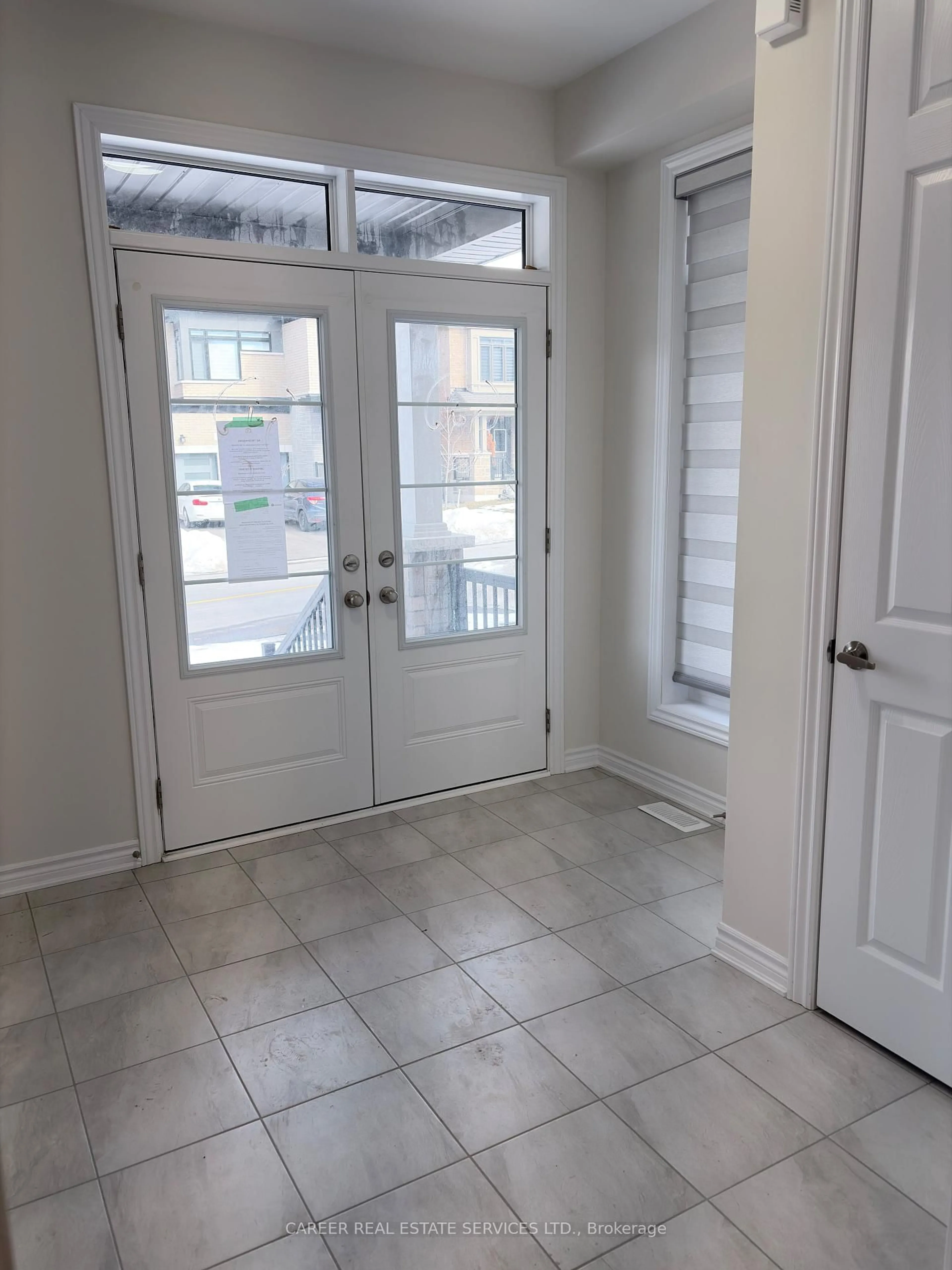 Indoor entryway for 1 Waterfront Cres, Whitby Ontario L1N 0M9