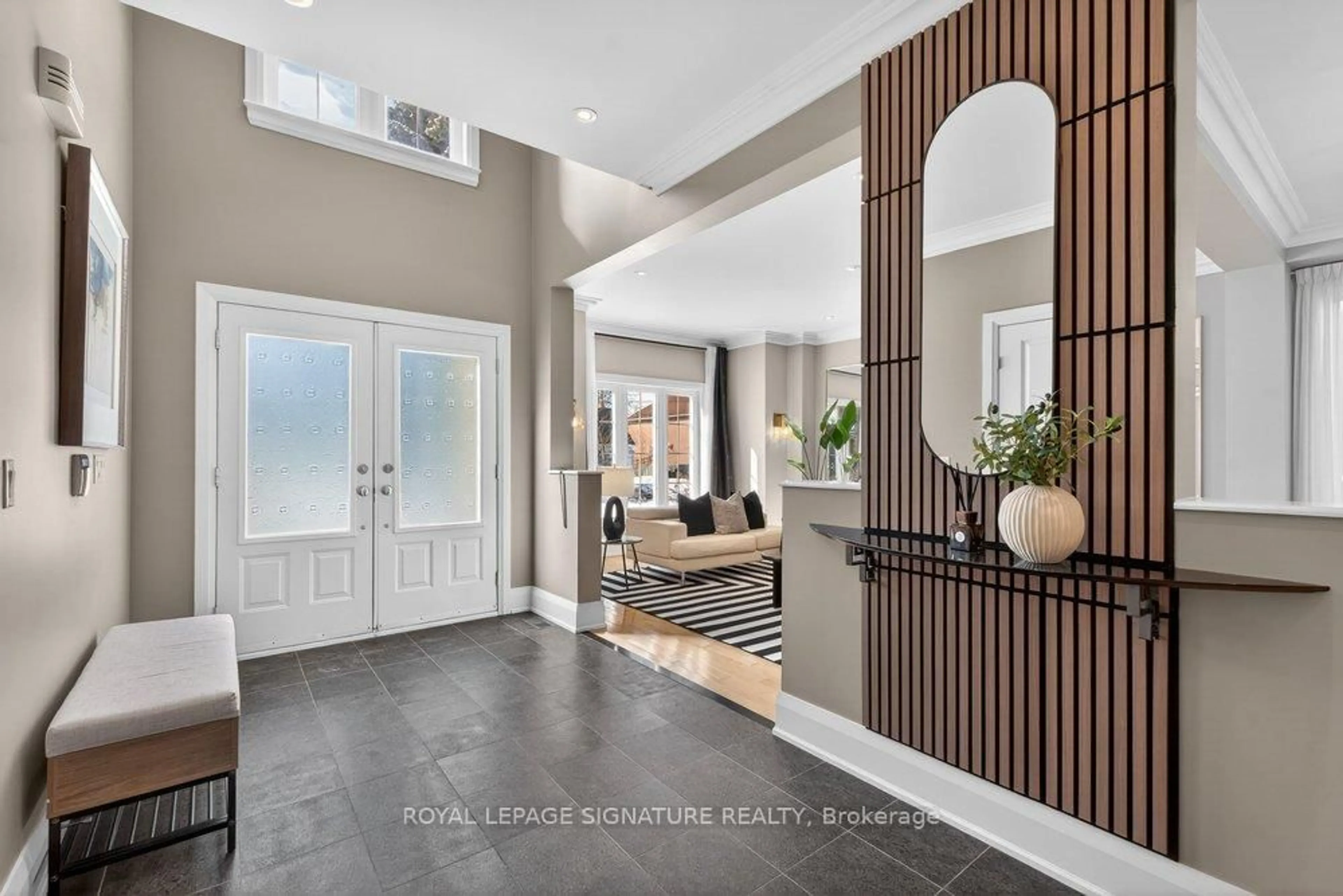 Indoor entryway for 27 Cleta Dr, Toronto Ontario M1K 3G5