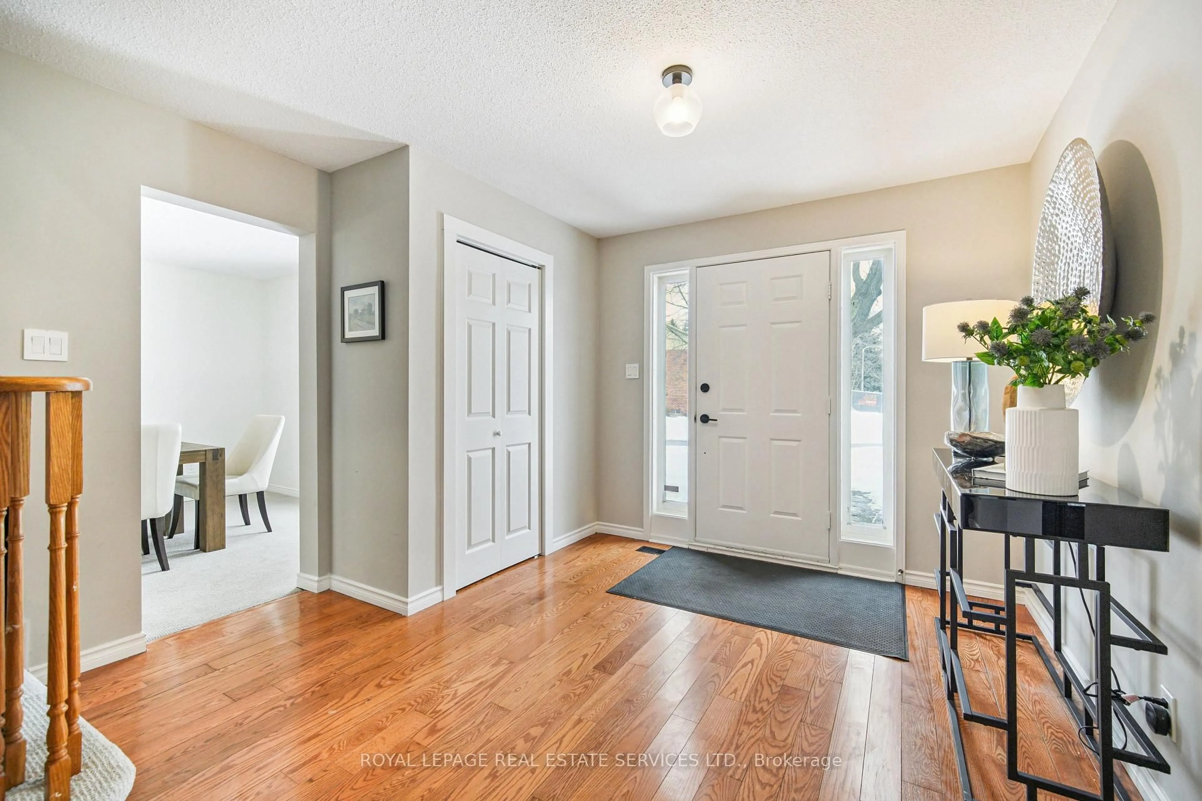 Indoor entryway for 40 Stonemanse Crt, Toronto Ontario M1G 3V3