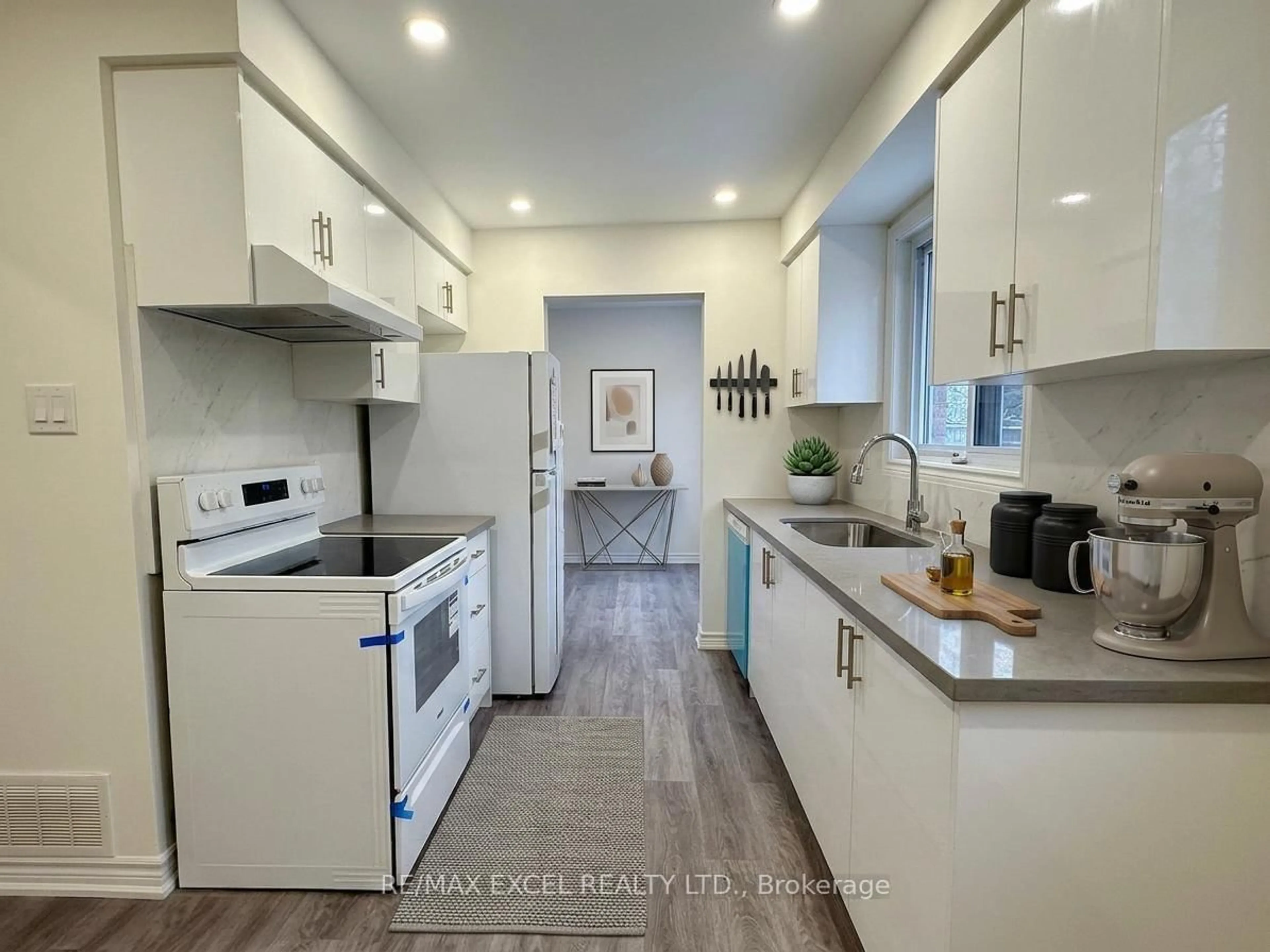 Open concept kitchen, ceramic/tile floor for 55 Plumbrook Cres, Toronto Ontario M1S 3Z9