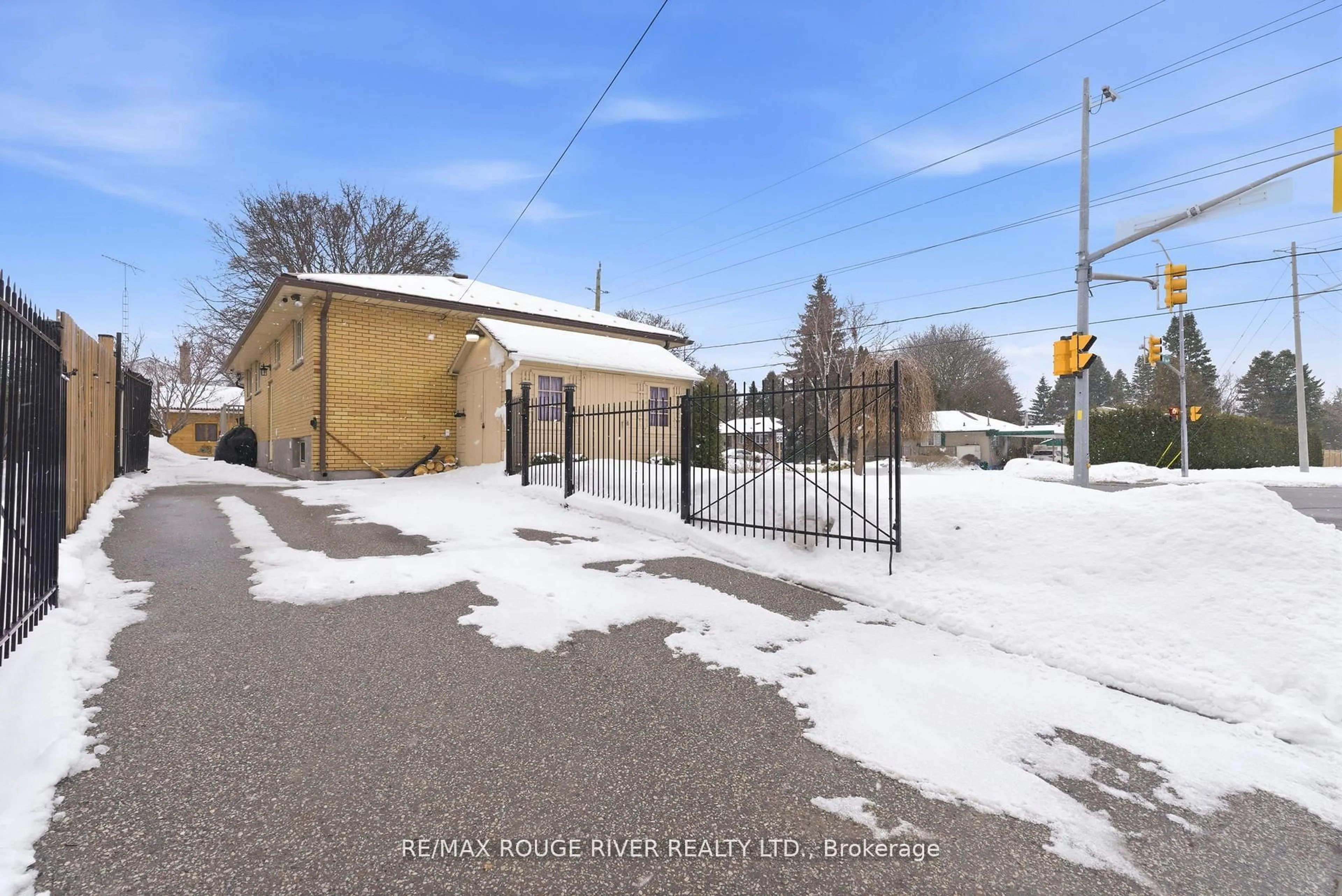 Unknown for 419 Cochrane St, Whitby Ontario L1N 5J6