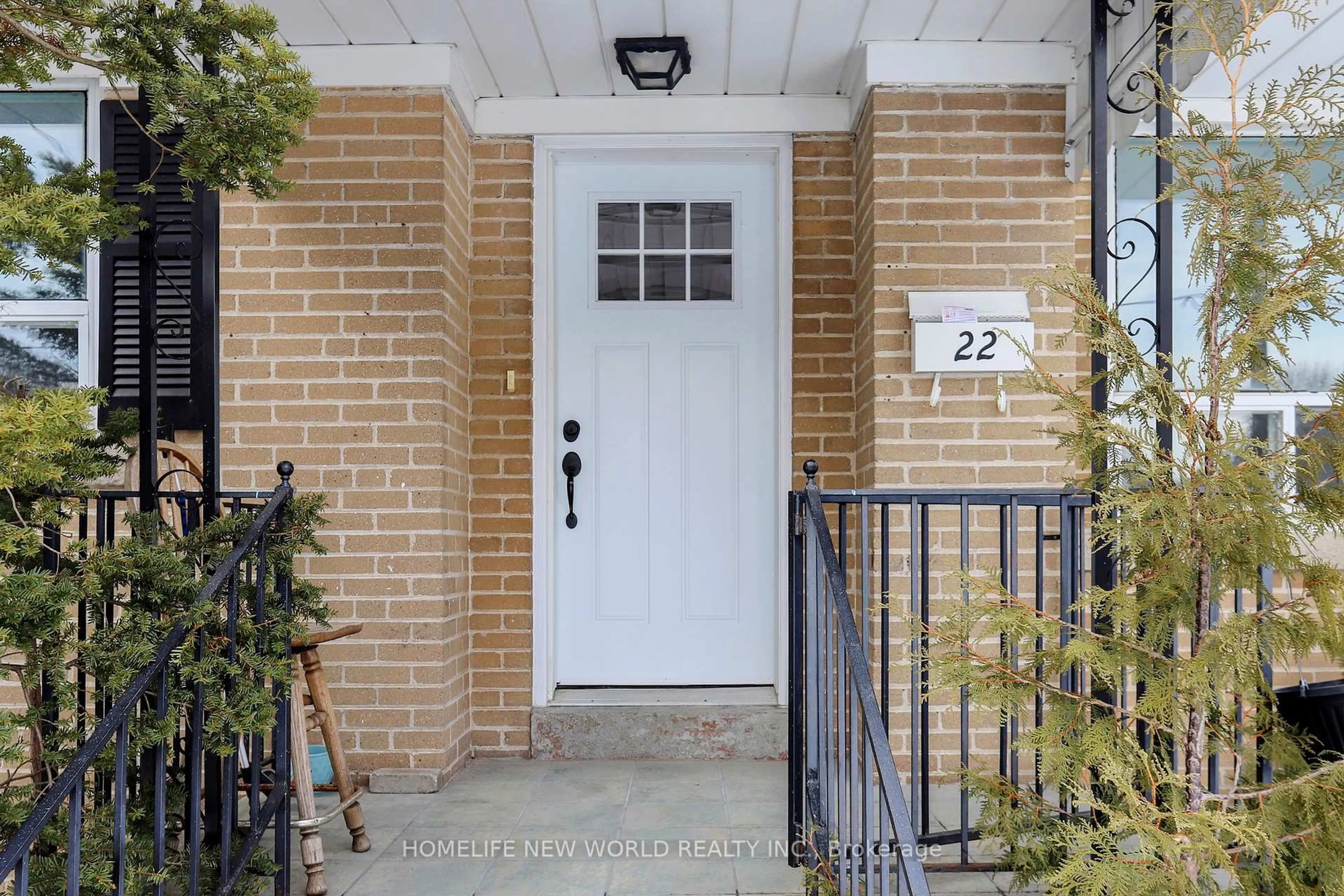 Indoor entryway for 22 Canham Cres, Toronto Ontario M1S 2H6