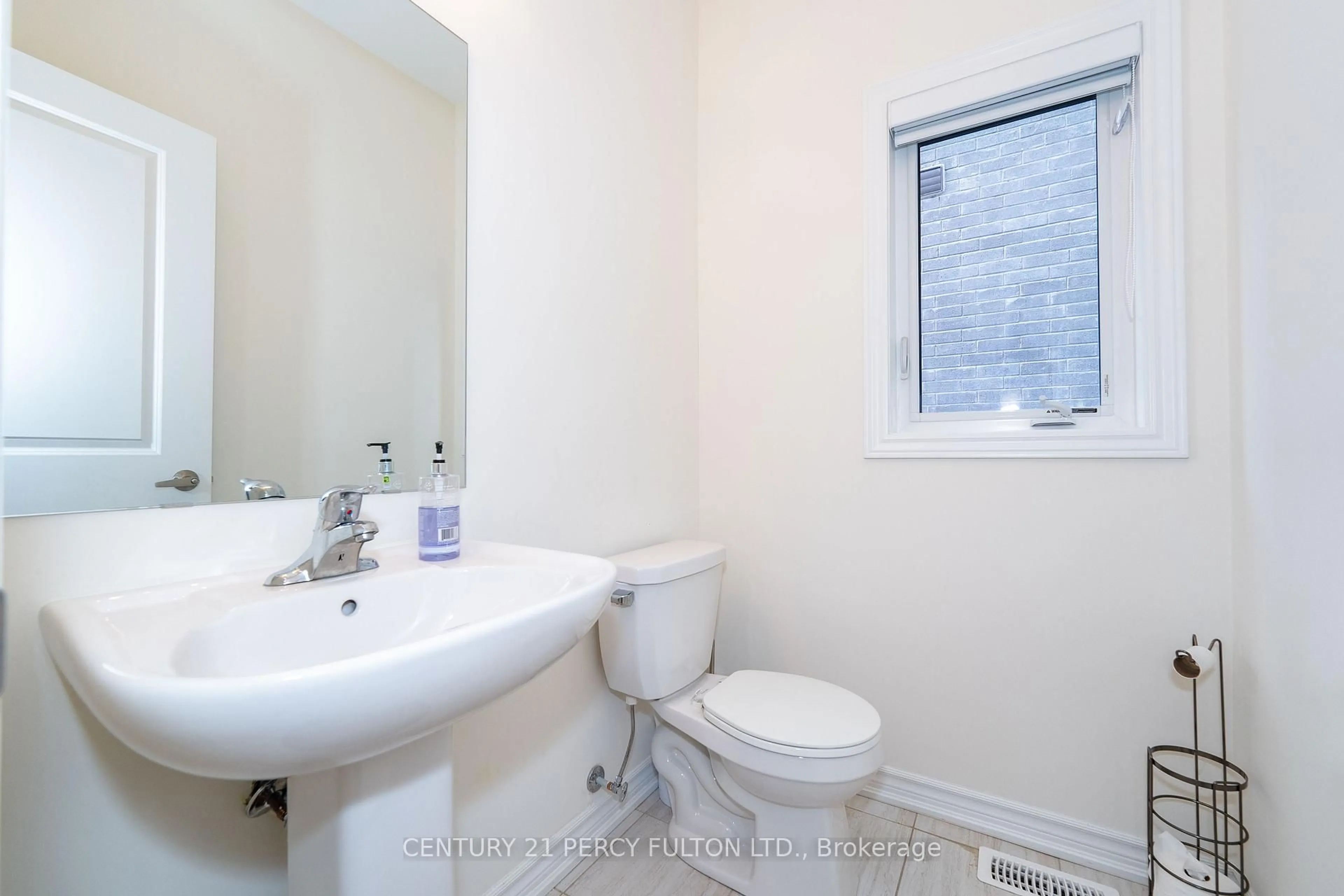 Standard bathroom, unknown for 1144 Skyridge Blvd, Pickering Ontario L1X 0M4