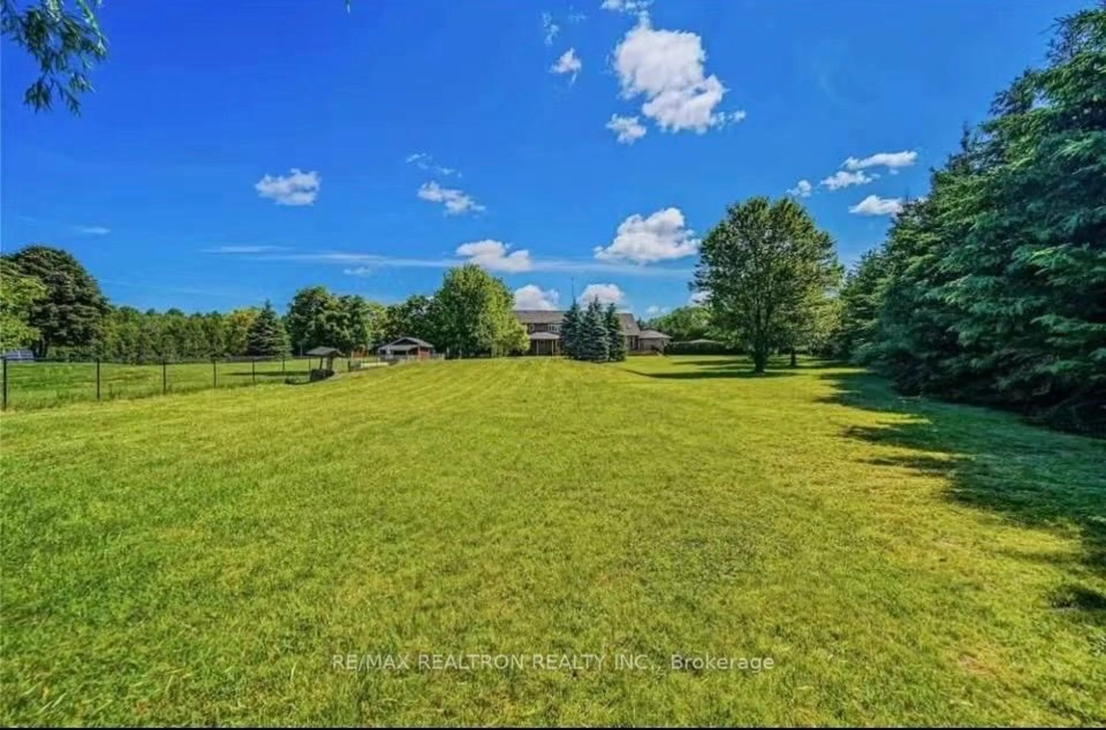 A pic from outside/outdoor area/front of a property/back of a property/a pic from drone, mountain view for 99 Hurd St, Oshawa Ontario L1H 7K4