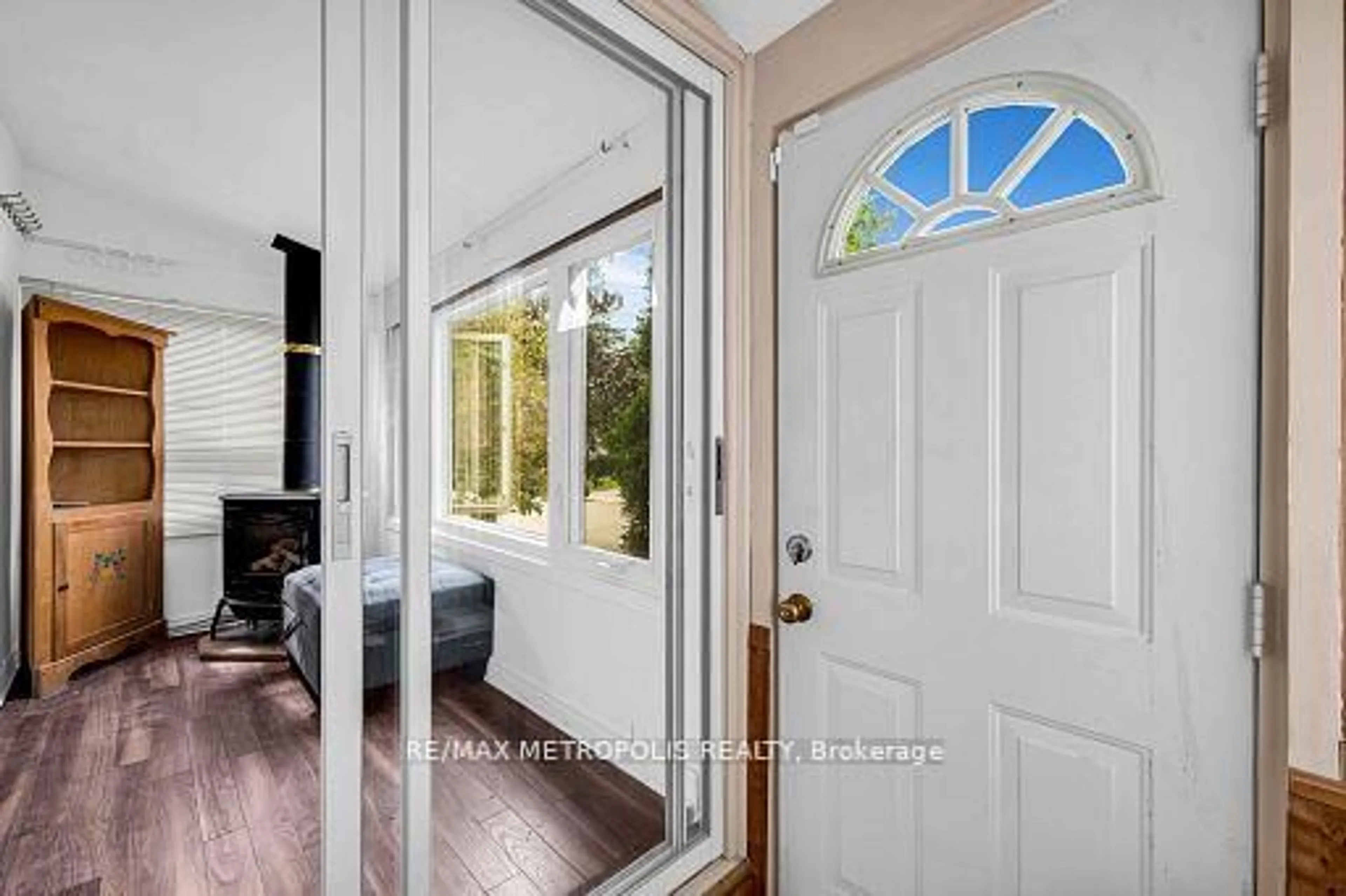 Indoor entryway for 97 N Woodrow Blvd, Toronto Ontario M1K 1W7