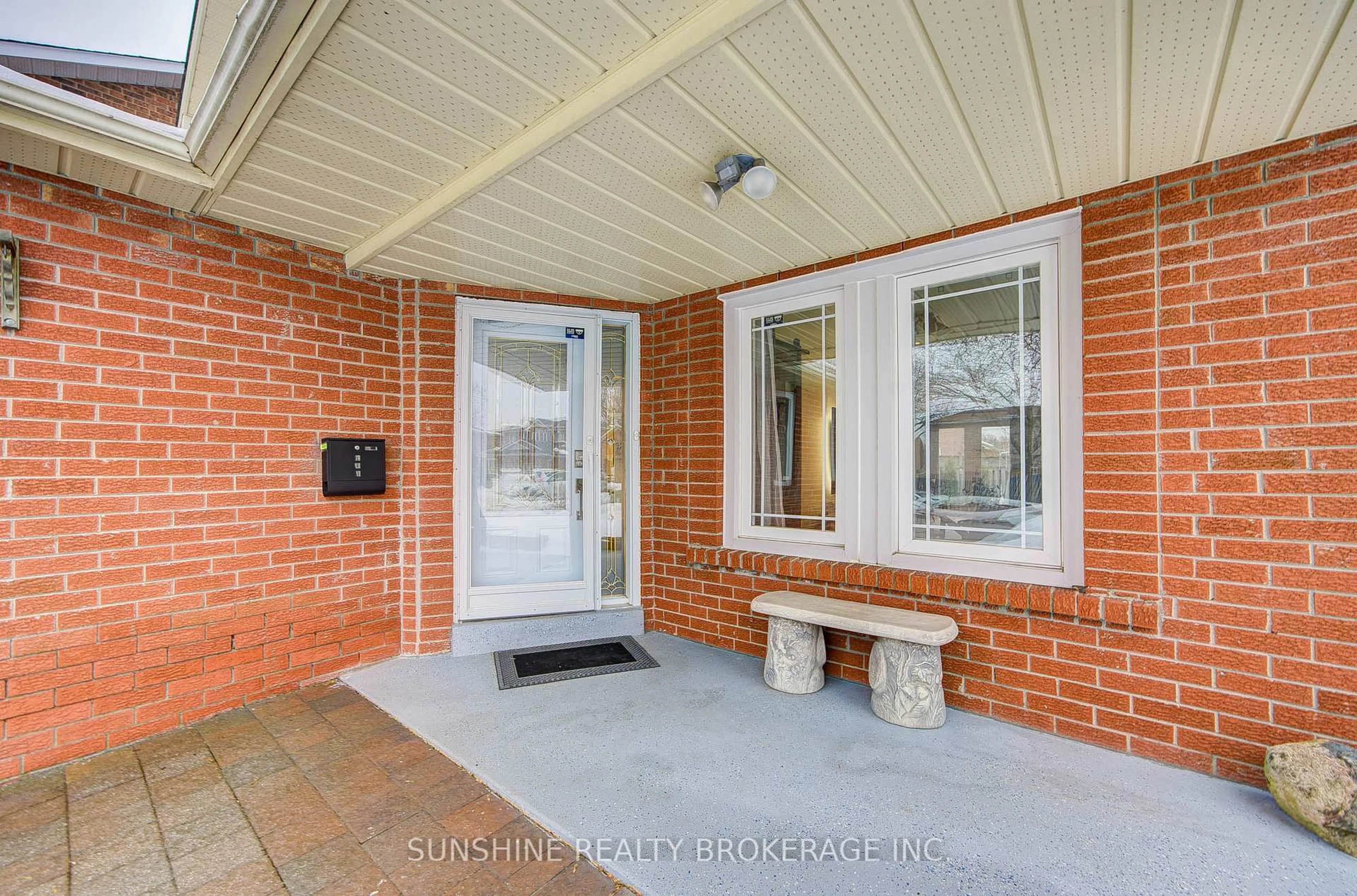 Indoor entryway for 48 Ridware Cres, Toronto Ontario M1C 3S2