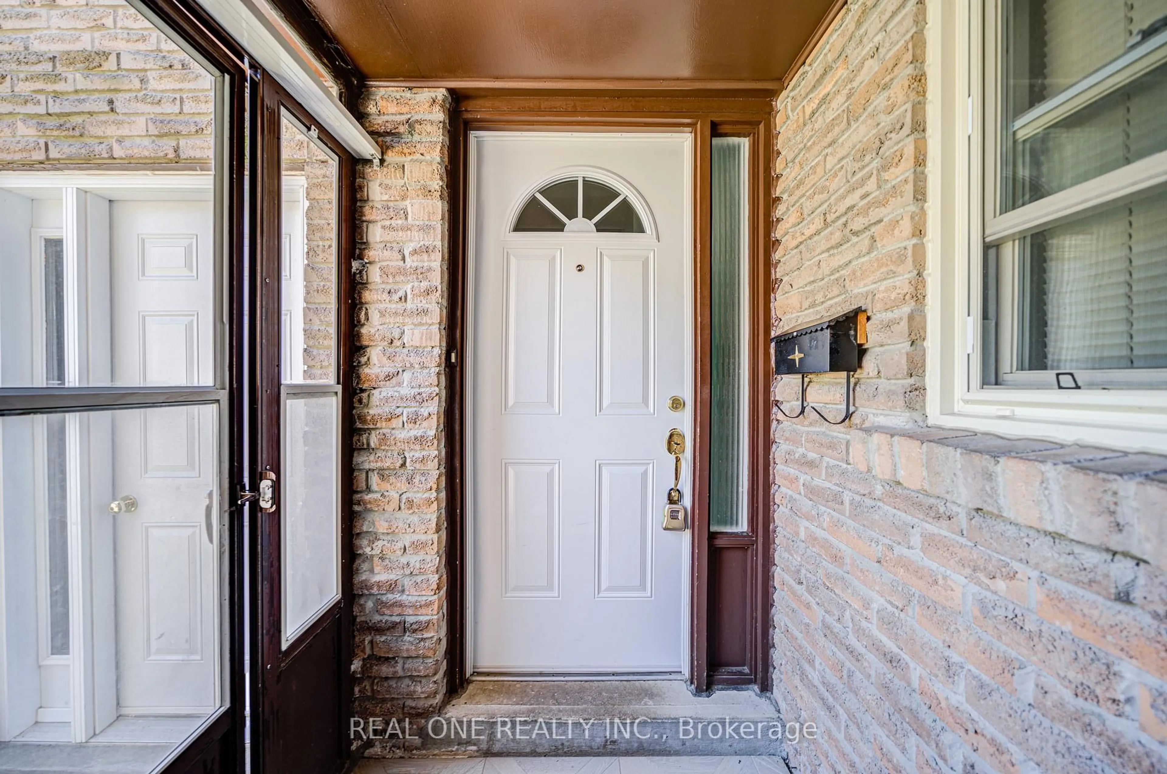 Indoor entryway for 81 Brookmill Blvd #46, Toronto Ontario M1W 2L5