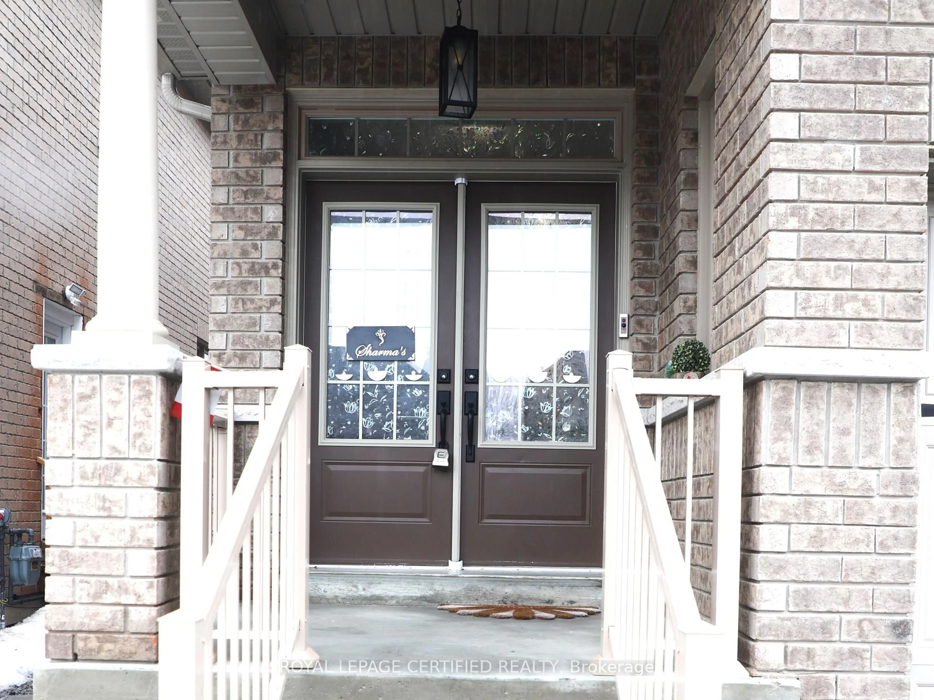 Indoor entryway for 21 Ouellette Dr, Whitby Ontario L1P 0E3