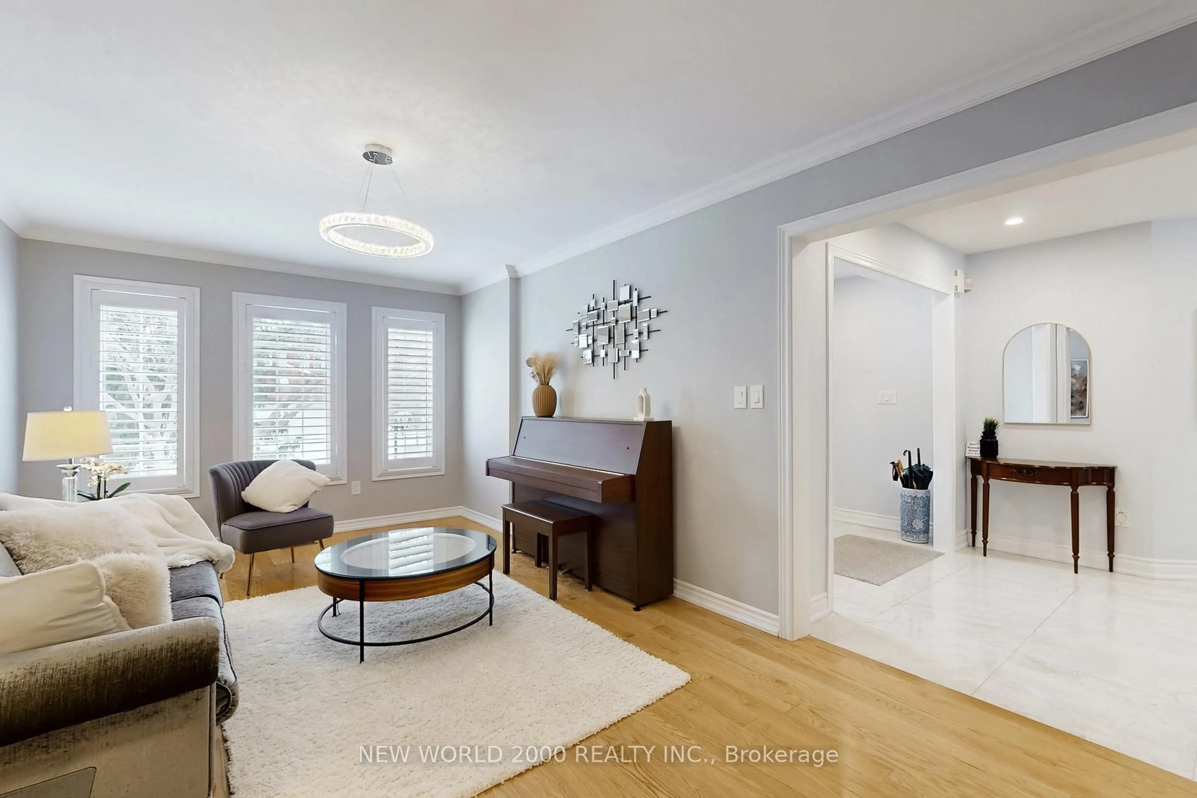 Living room with furniture, unknown for 7 Finnegan Pl, Whitby Ontario L1R 2G2