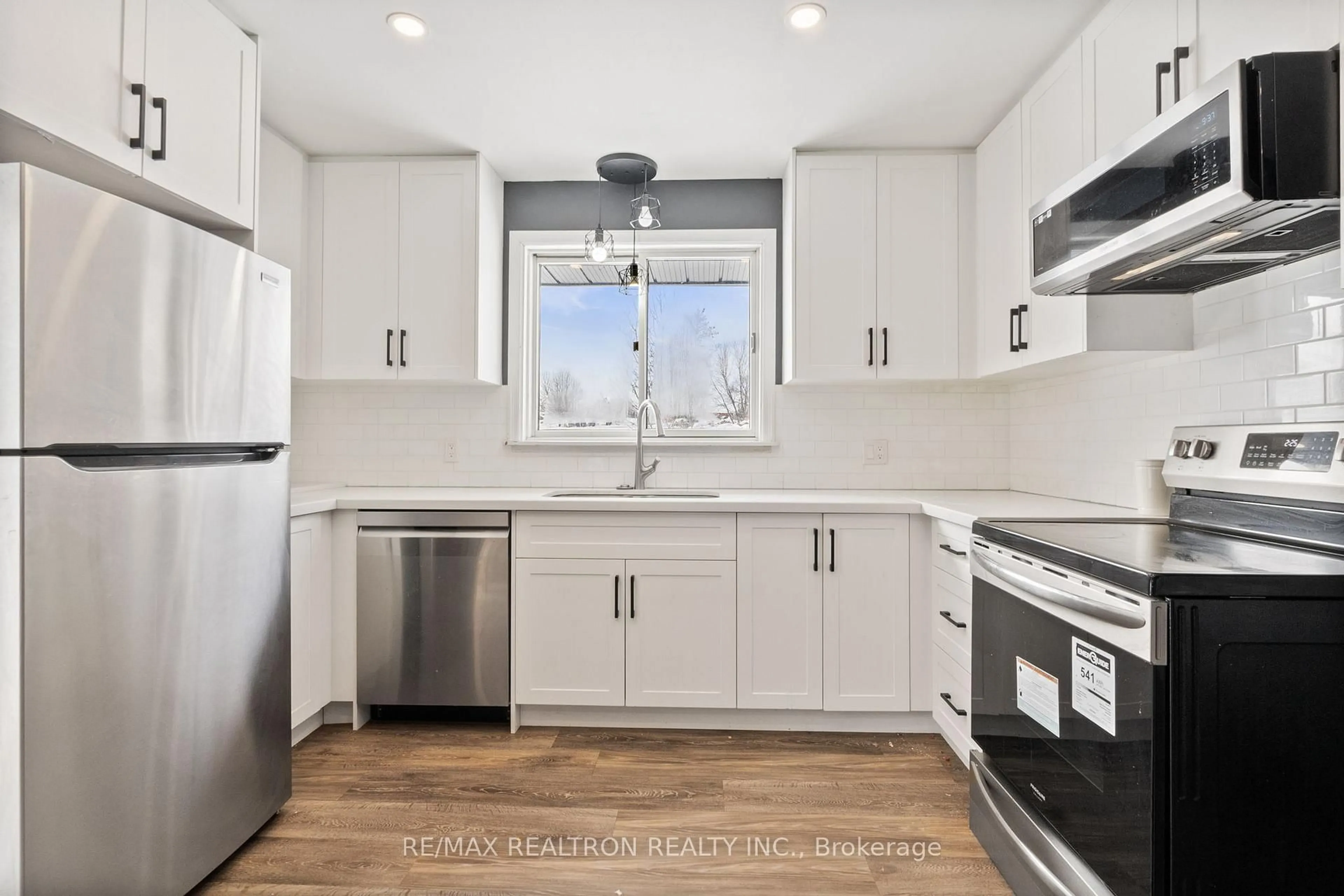 Standard kitchen, unknown for 10950 Simcoe St, Scugog Ontario L9L 1B3