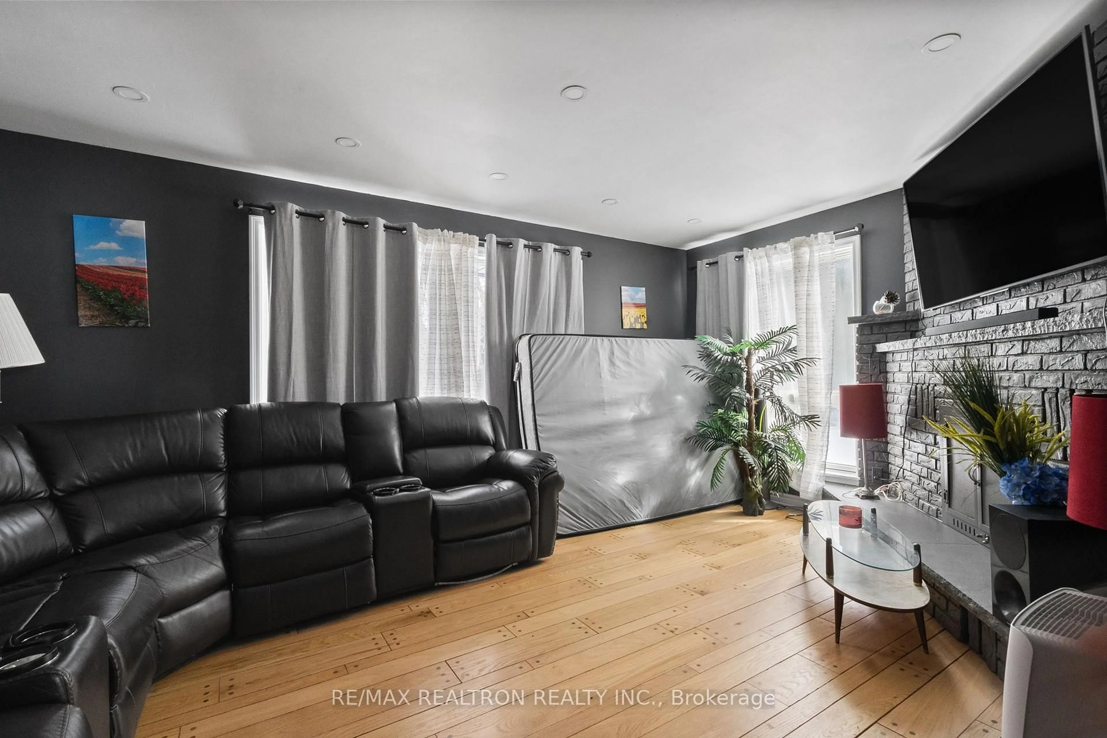 Living room with furniture, unknown for 10950 Simcoe St, Scugog Ontario L9L 1B3