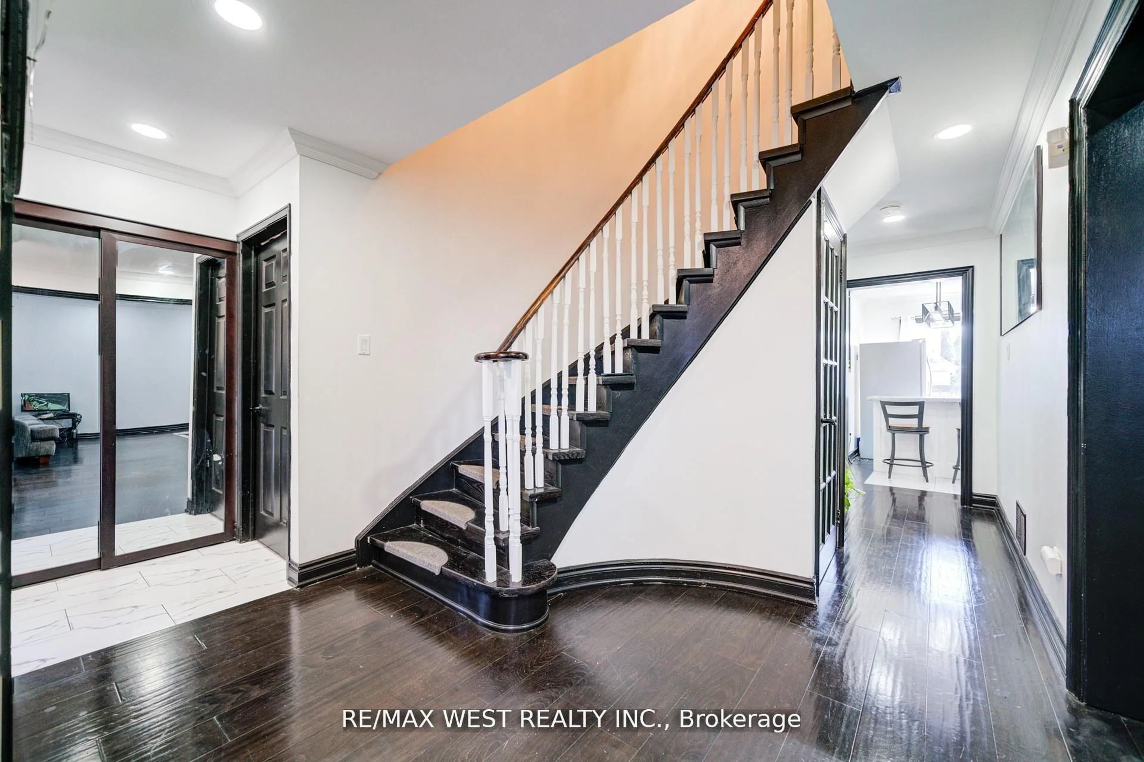 Unknown for 1648 Pepperwood Gate, Pickering Ontario L1X 2K3