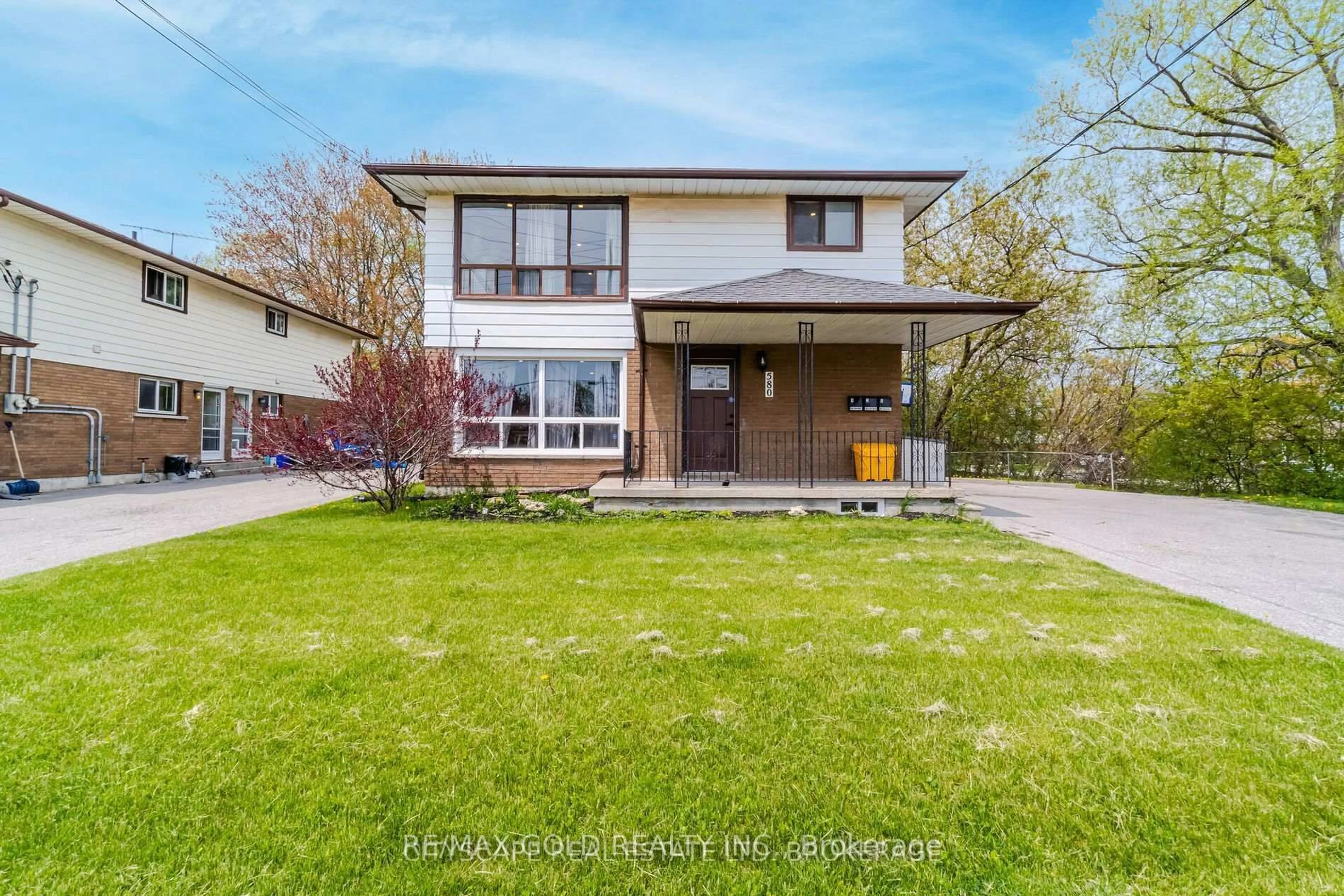 Unknown for 580 Gibb St, Oshawa Ontario L1J 1Z5