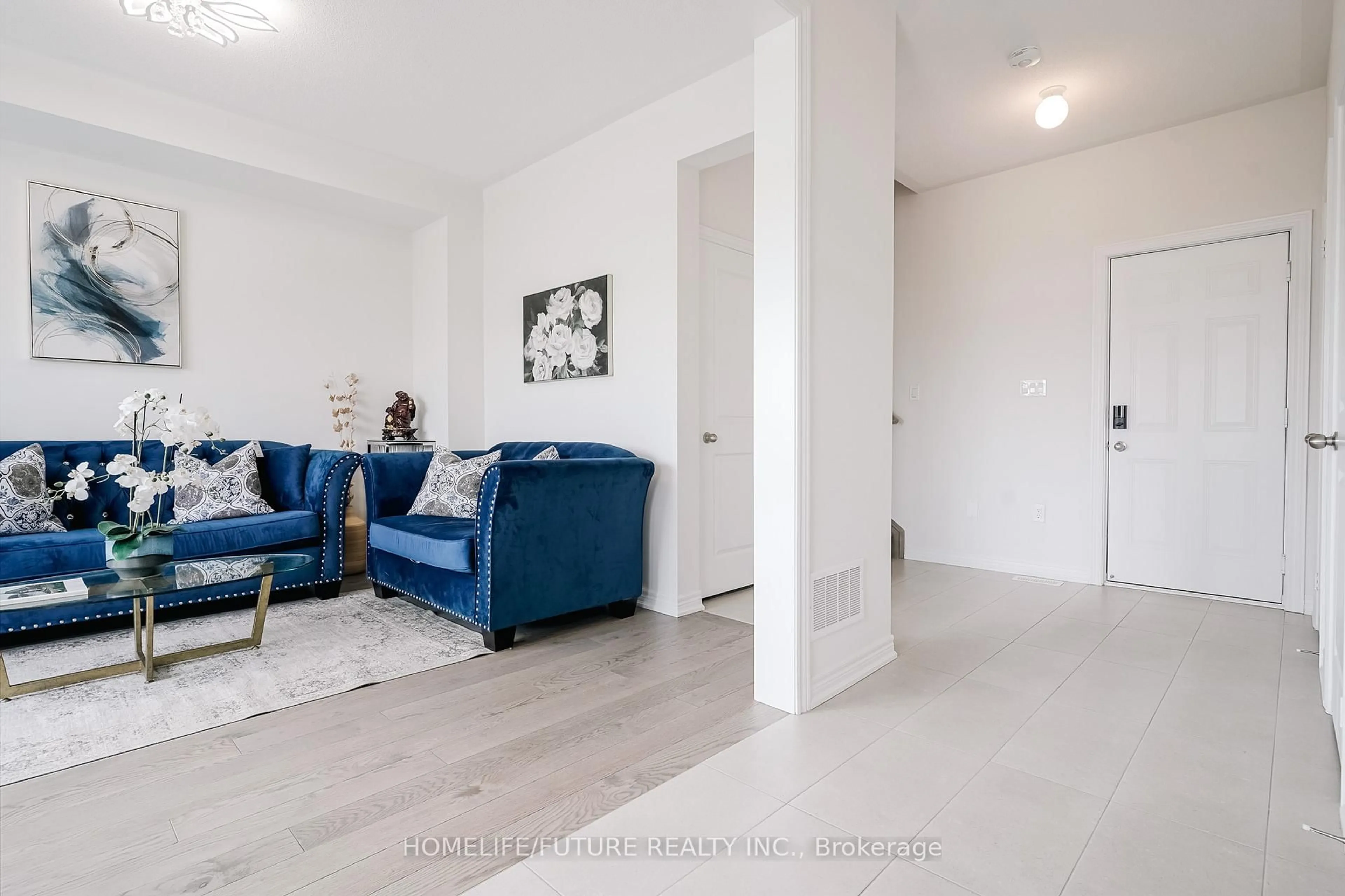 Living room with furniture, unknown for 2626 Delphinium Tr, Pickering Ontario L1X 0N2