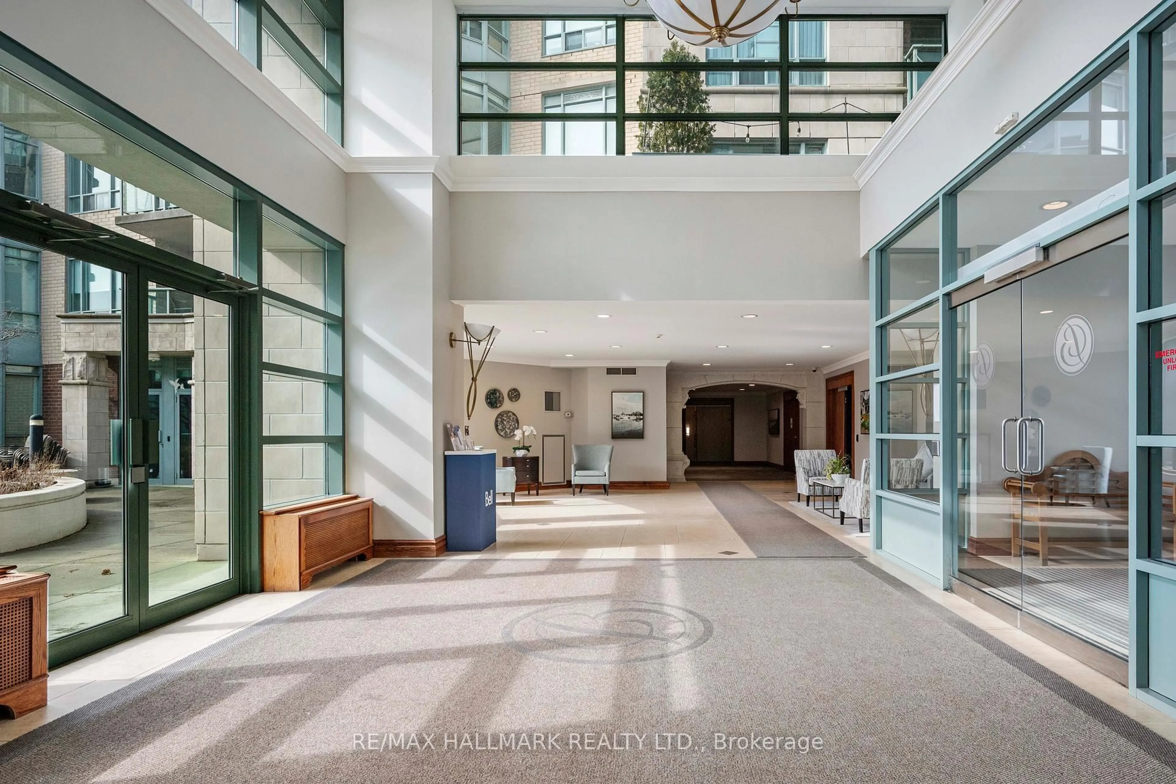 Indoor foyer for 9 Boardwalk Dr #224, Toronto Ontario M4L 6T1