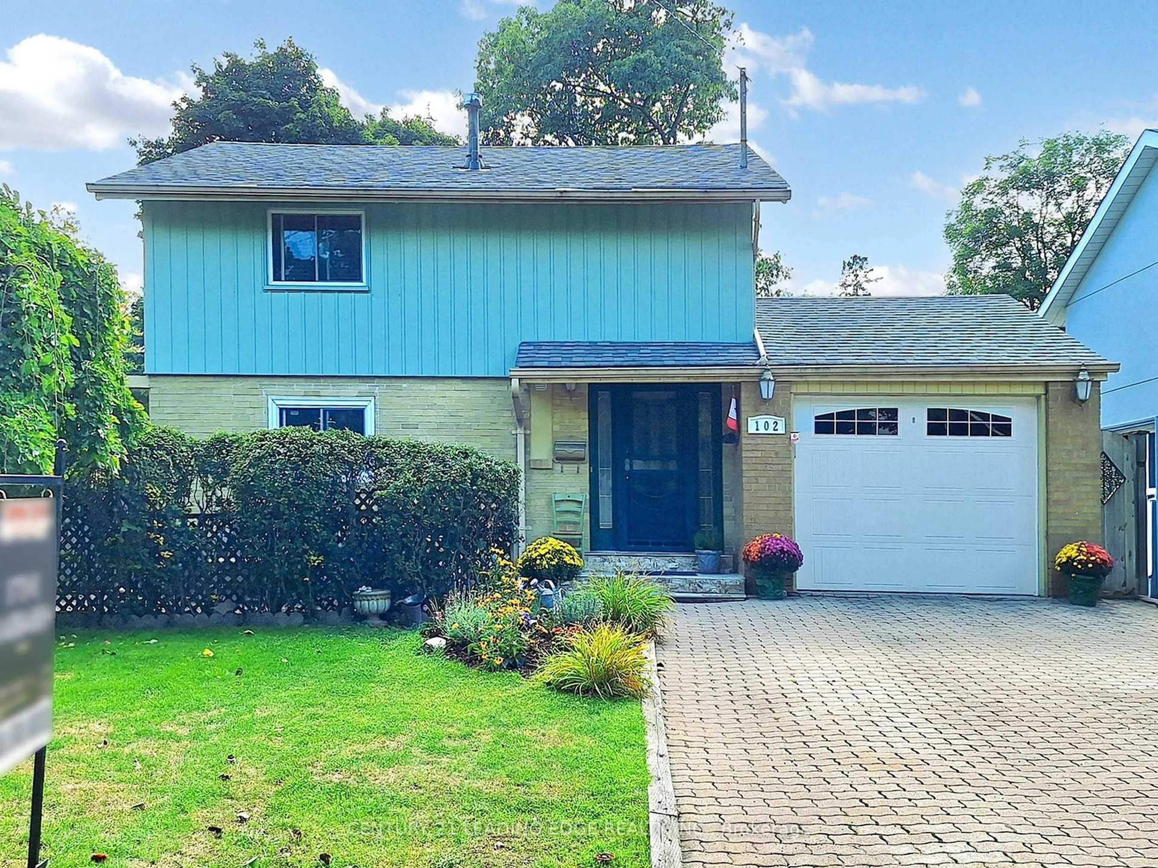 Home with vinyl exterior material, street for 102 Botany Hill Rd, Toronto Ontario M1G 3K7