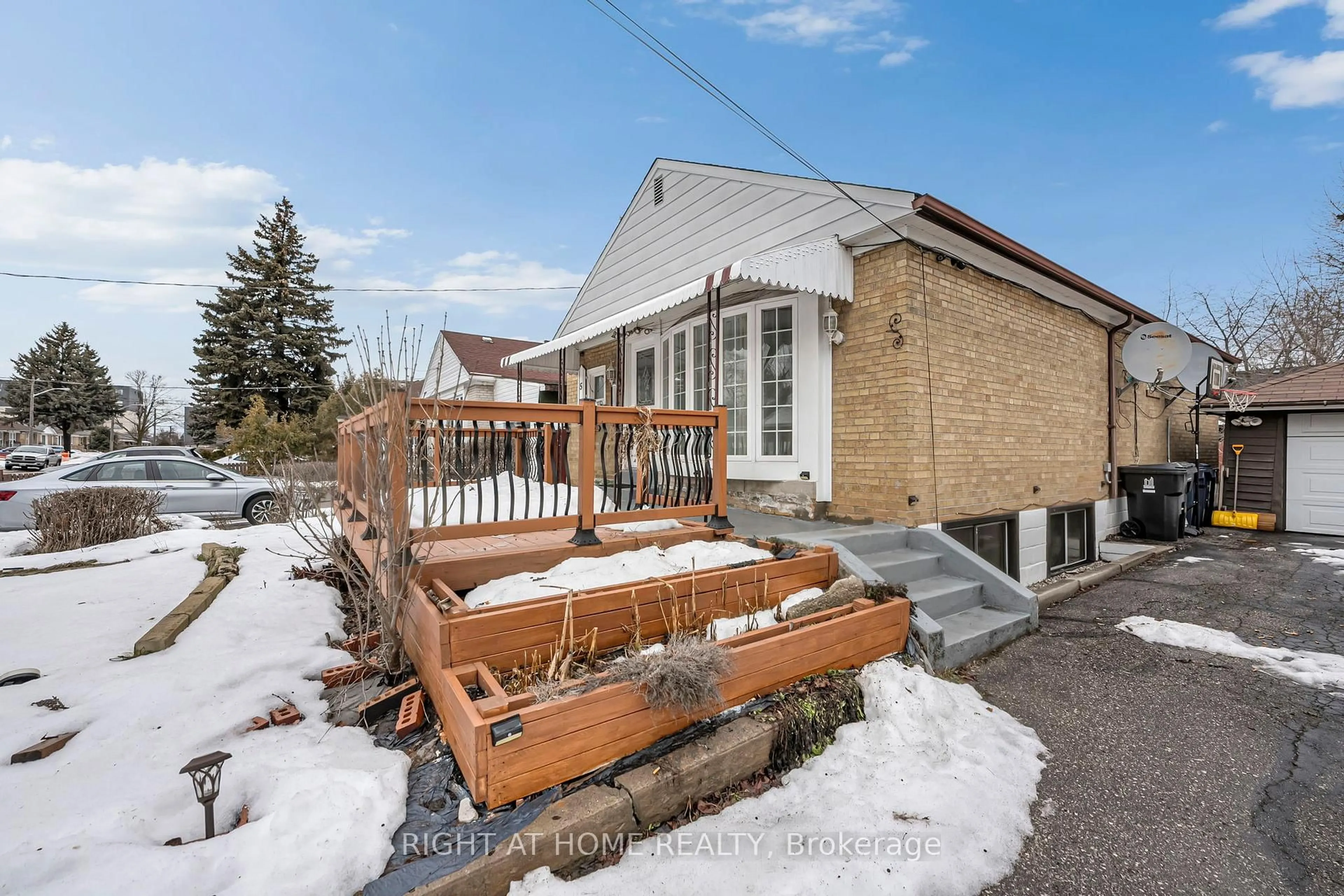 Unknown for 5 Hollingworth Dr, Toronto Ontario M1P 1E1