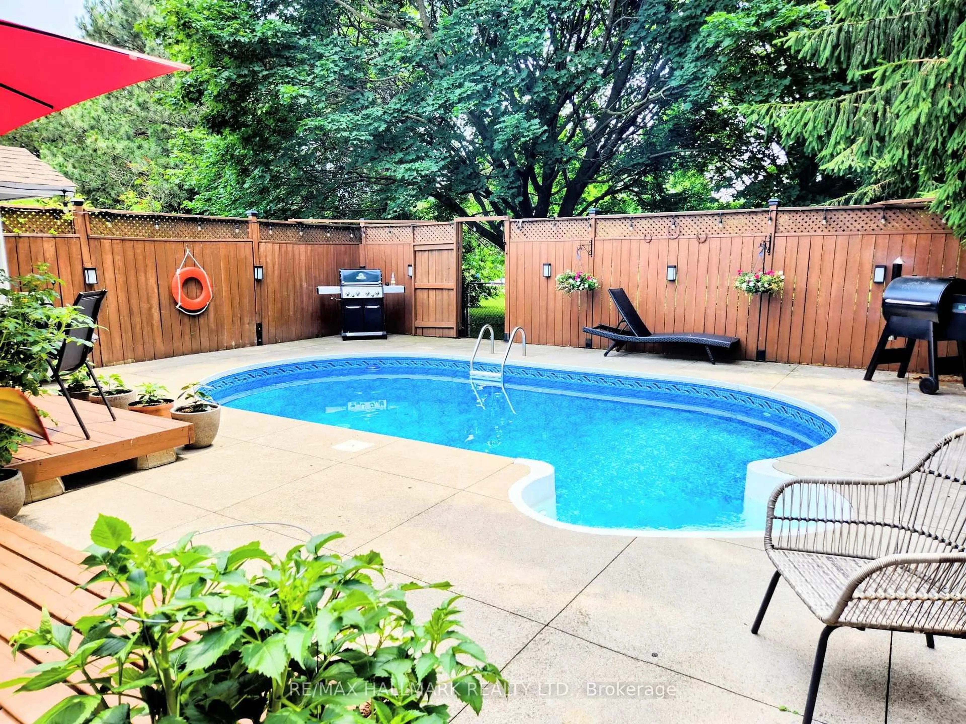 Pool for 71 Robinson Cres, Whitby Ontario L1N 6W6