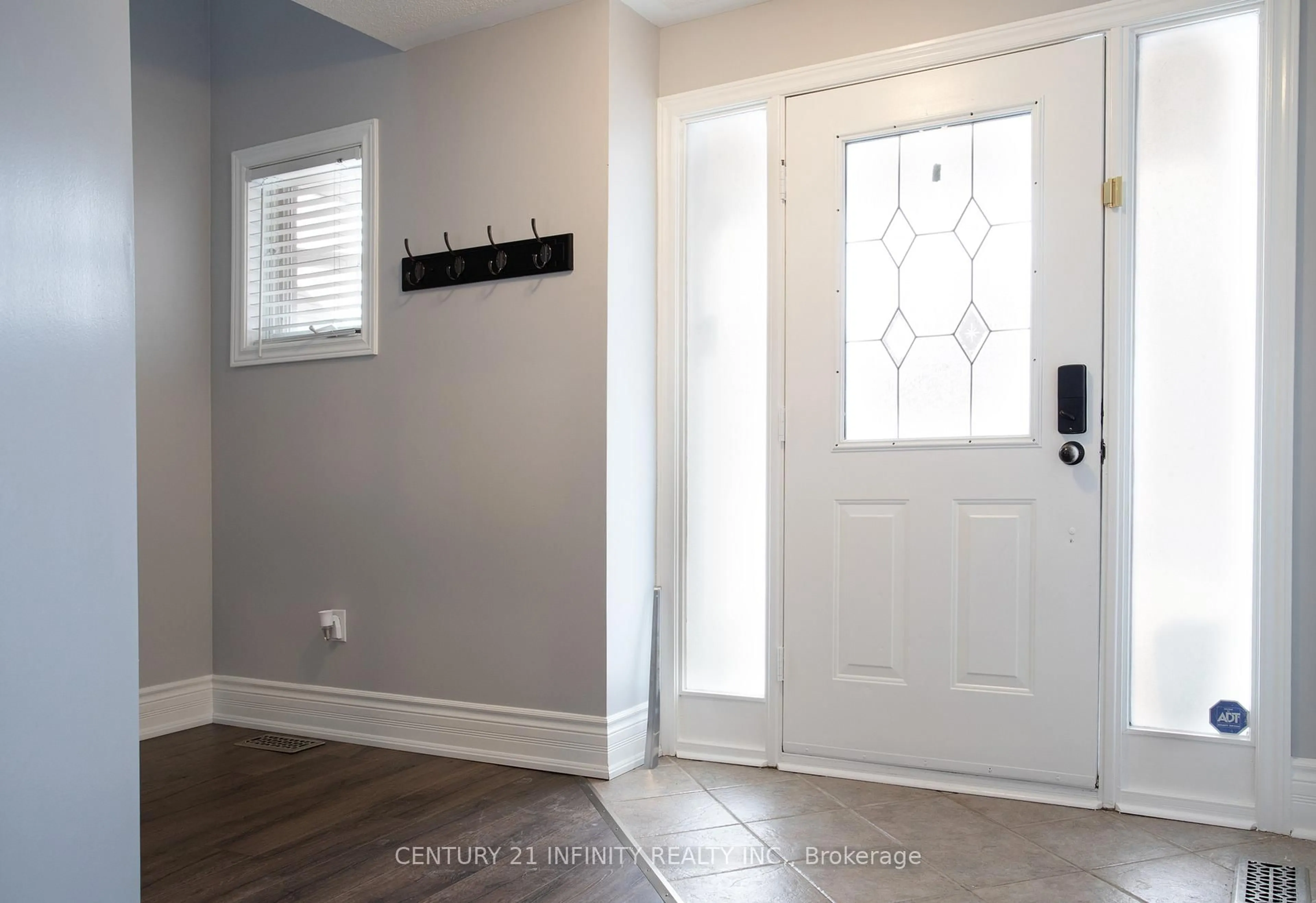 Indoor entryway for 6 Granary Lane, Clarington Ontario L1E 2X9