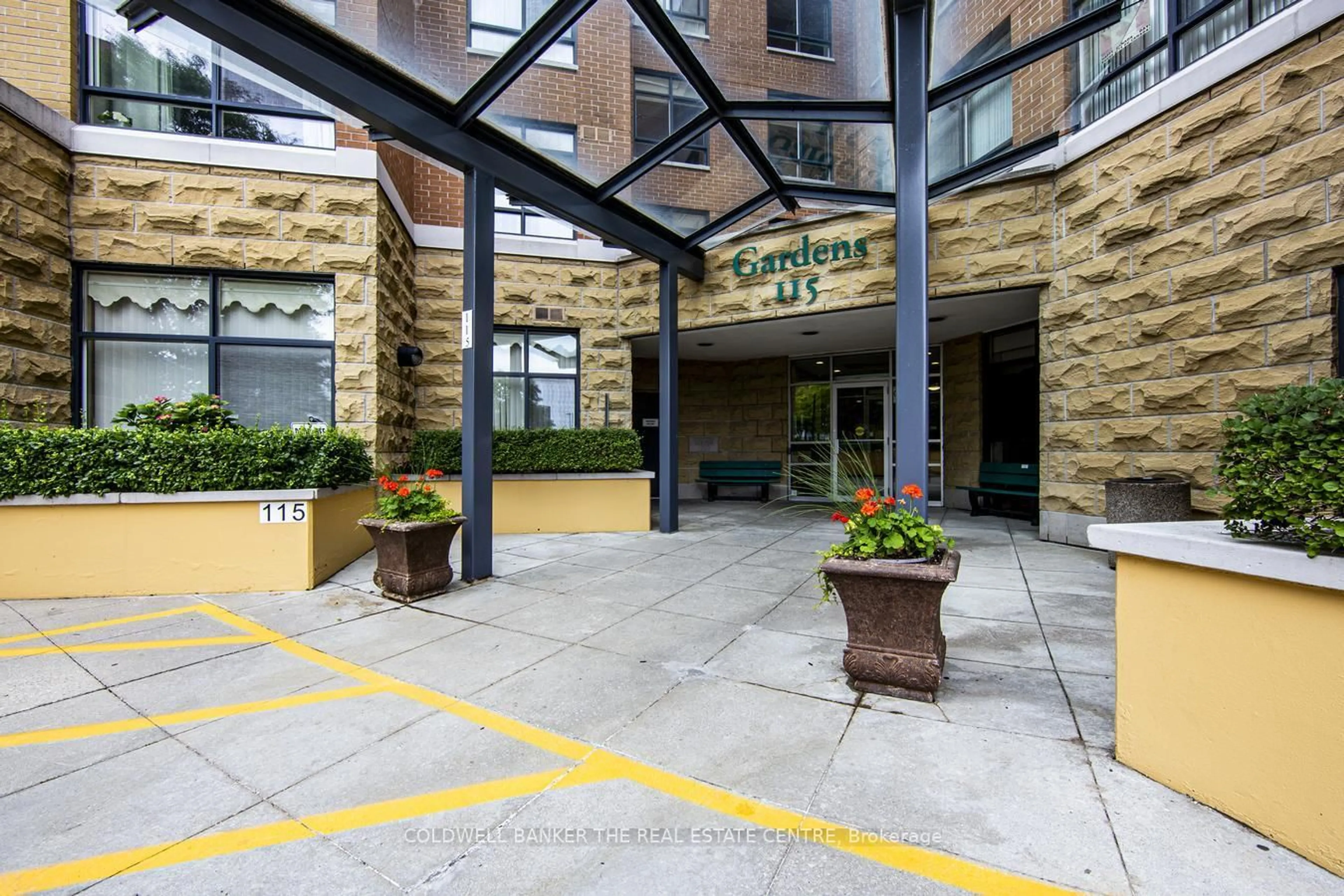 Indoor foyer for 115 Bonis Ave #510, Toronto Ontario M1T 3S4