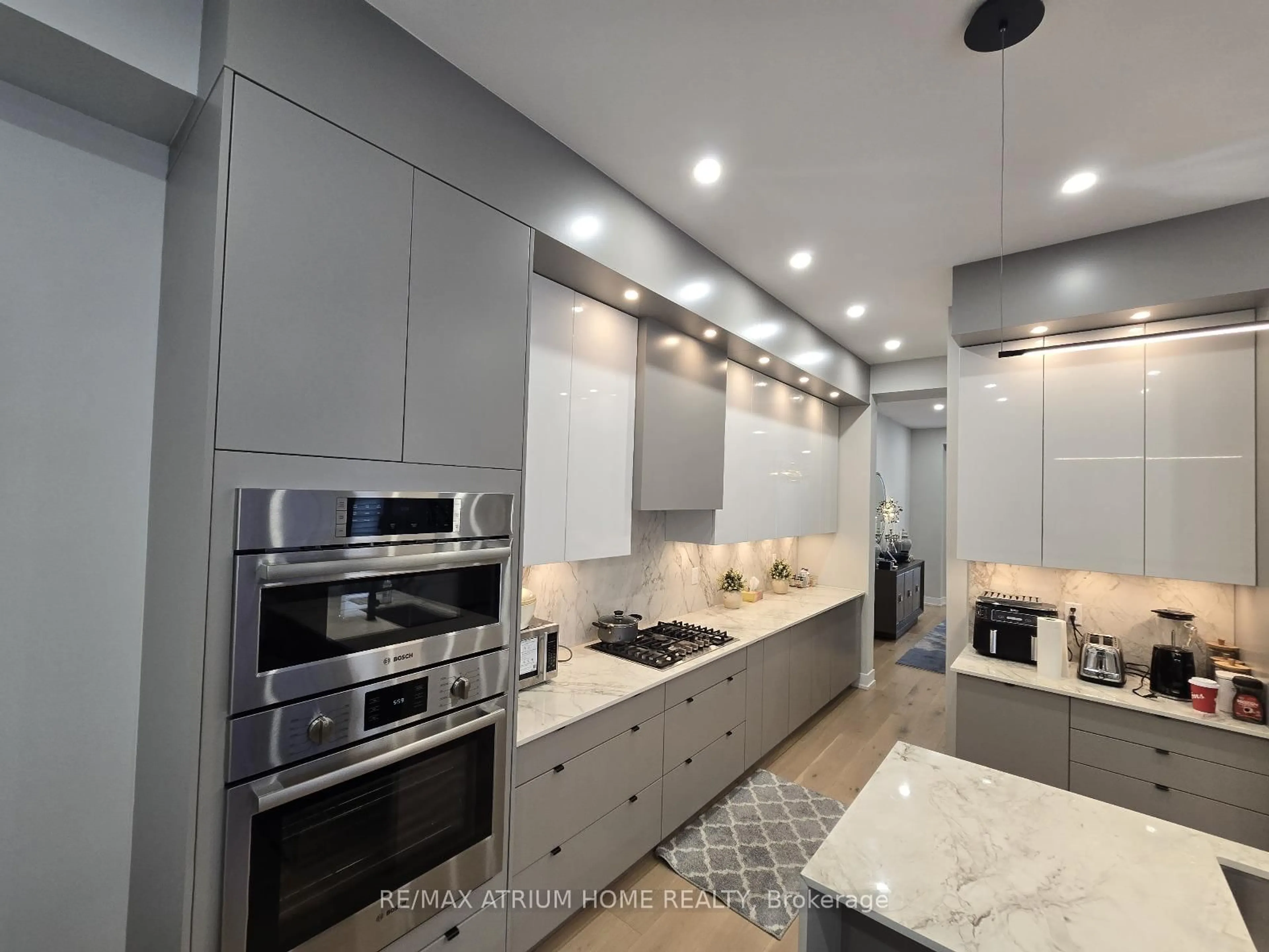 Contemporary kitchen, ceramic/tile floor for 5 Norbury Cres, Toronto Ontario M1P 0G3