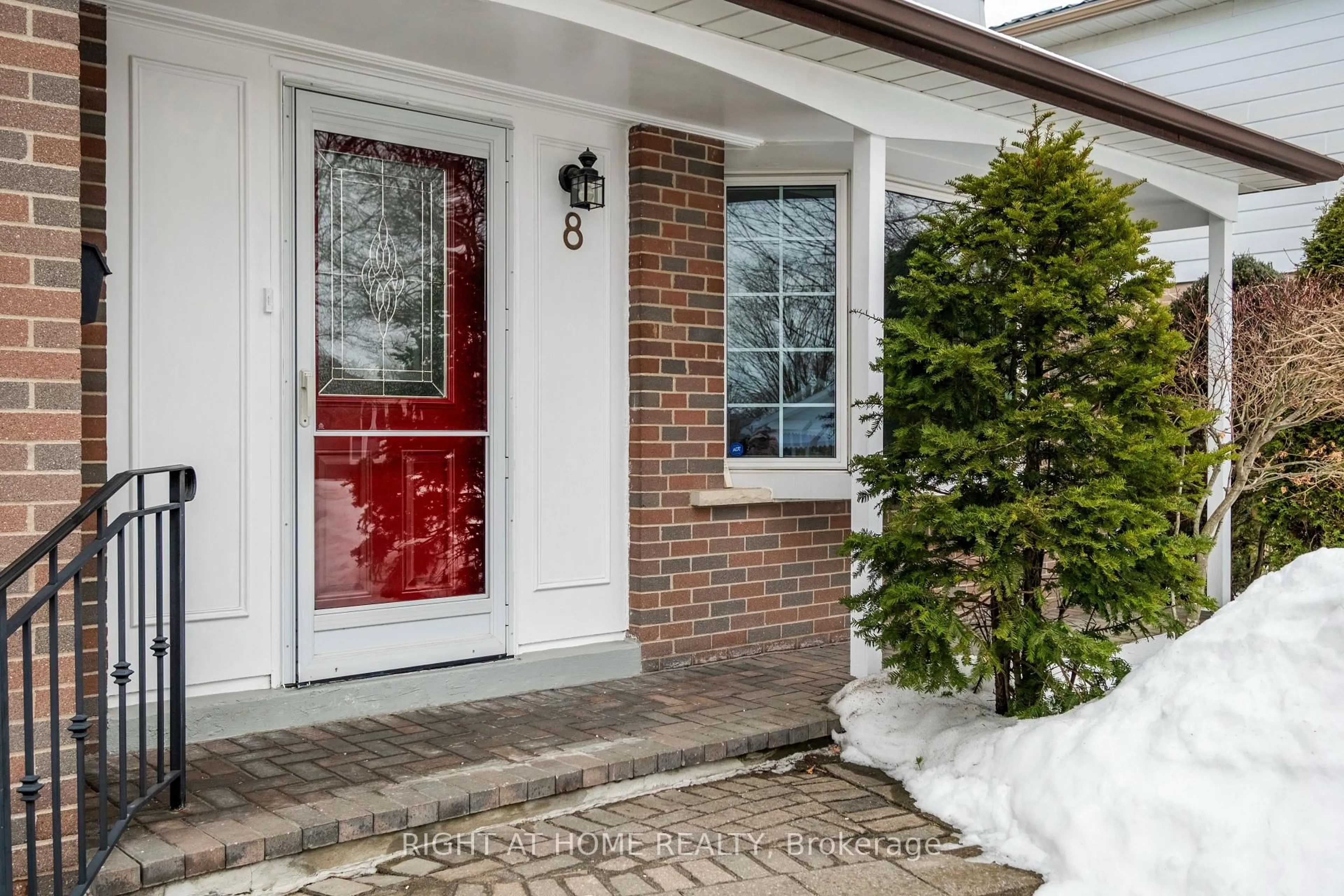Indoor entryway for 8 Parkington Cres, Toronto Ontario M1H 2T7