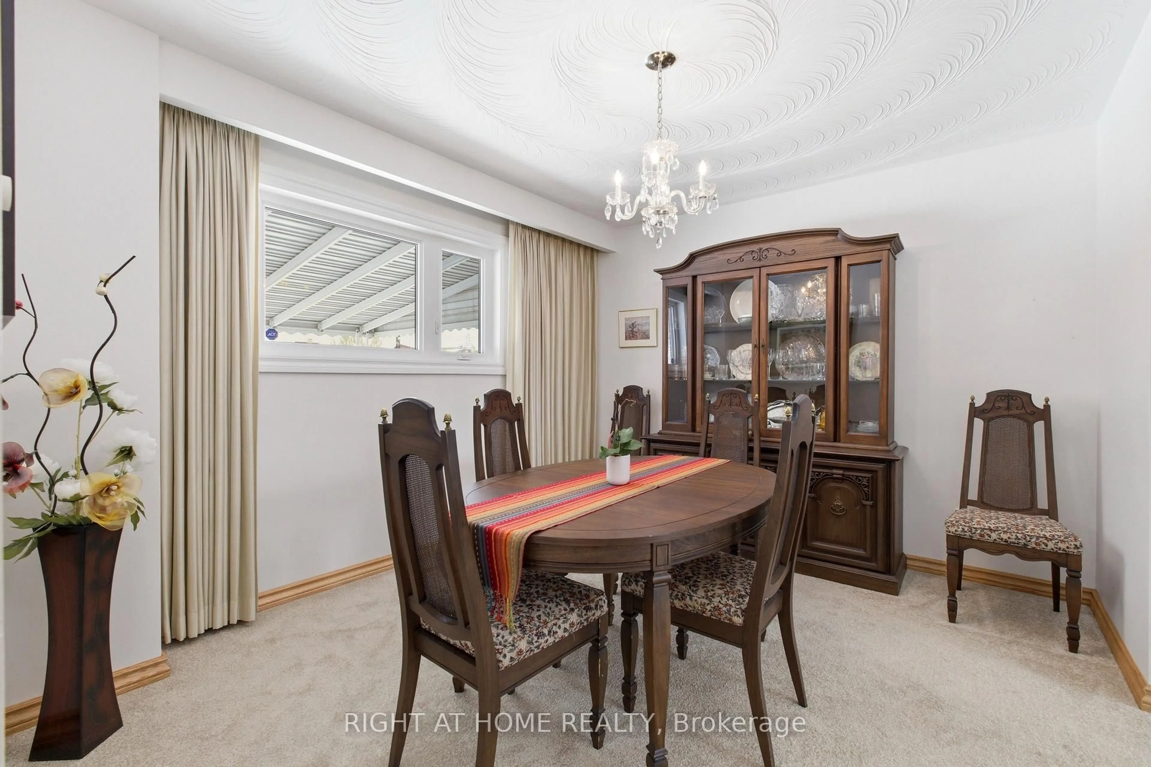 Dining room, wood/laminate floor for 8 Parkington Cres, Toronto Ontario M1H 2T7