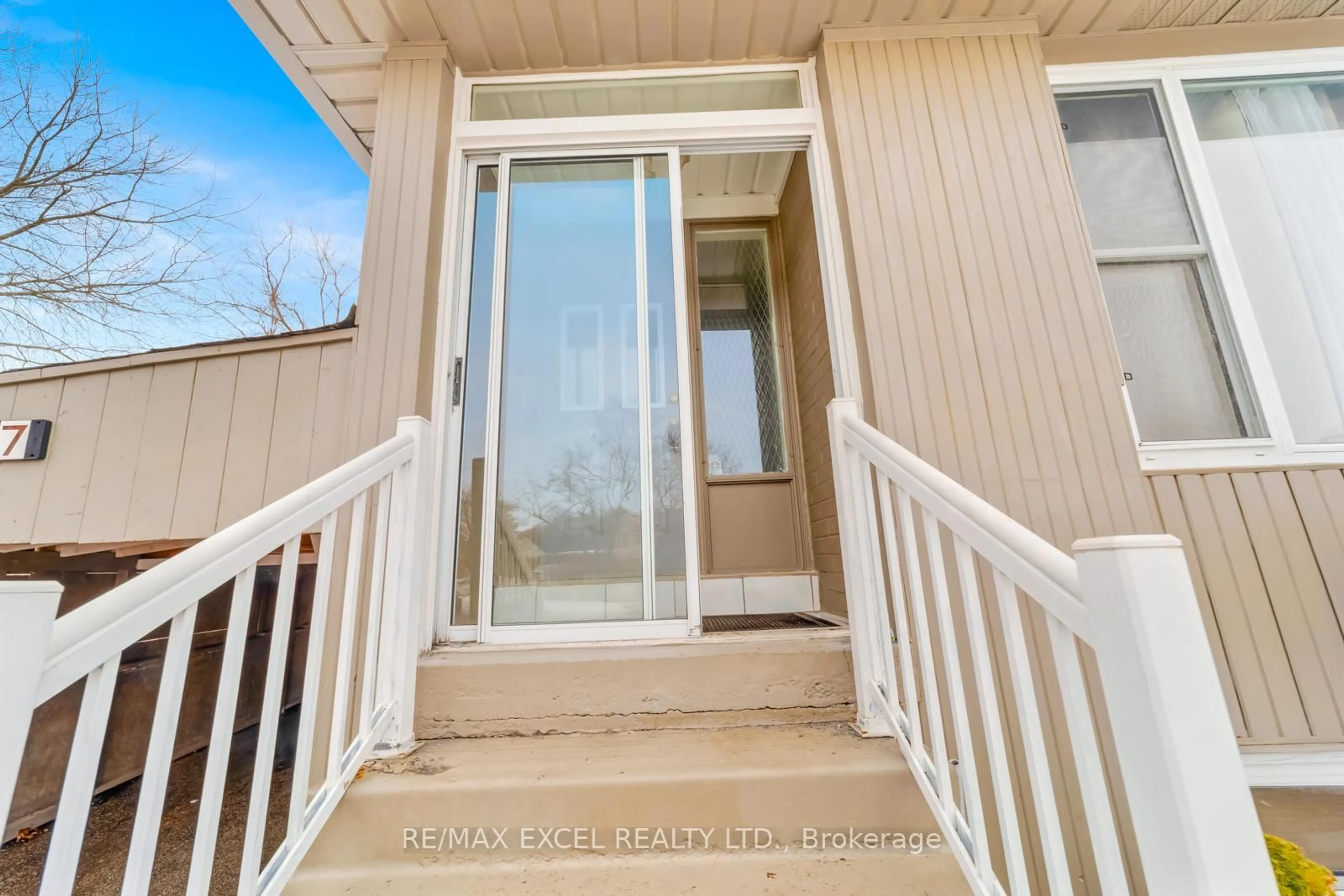 Indoor entryway for 57 Lowry Sq, Toronto Ontario M1B 1N7