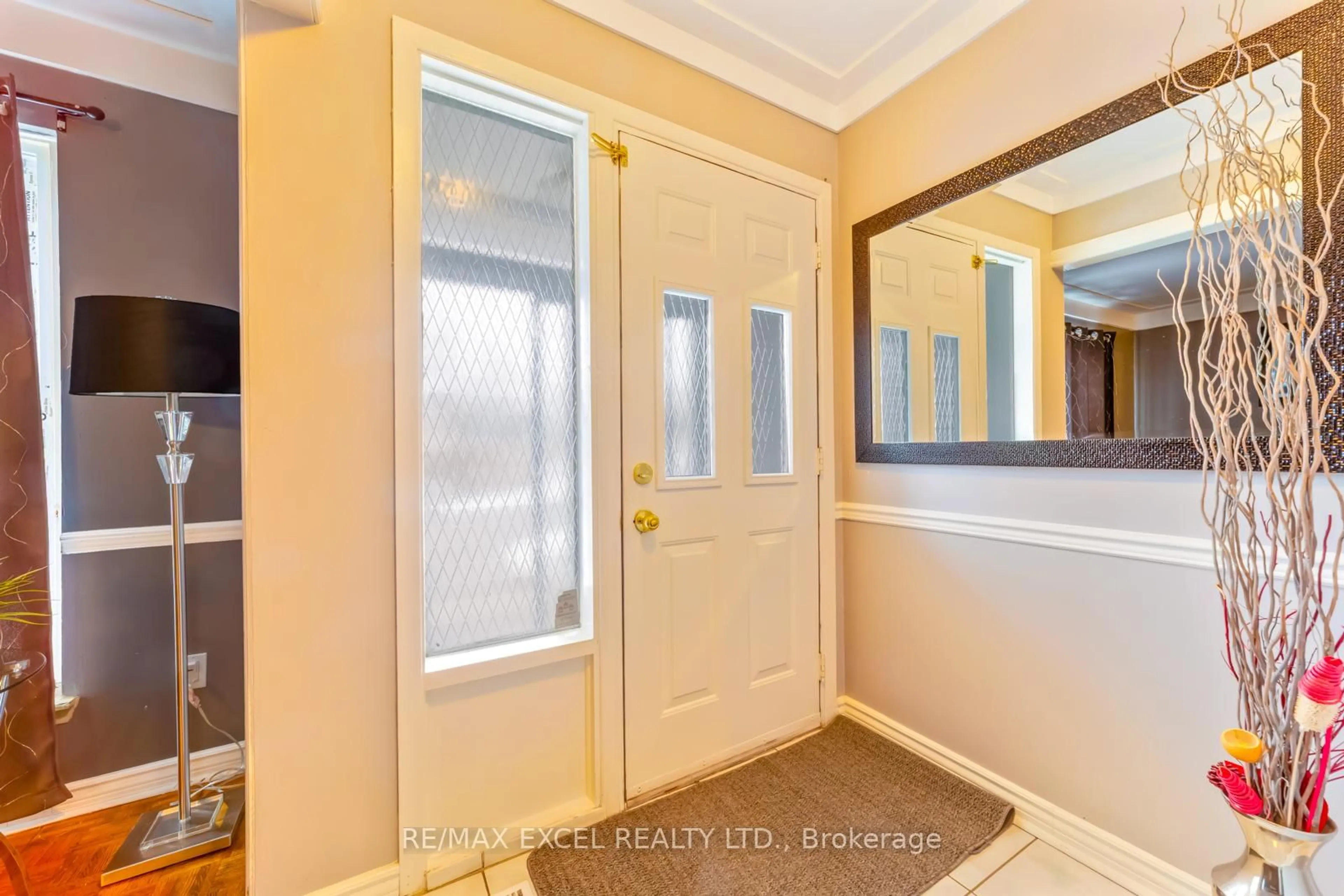 Indoor entryway for 57 Lowry Sq, Toronto Ontario M1B 1N7