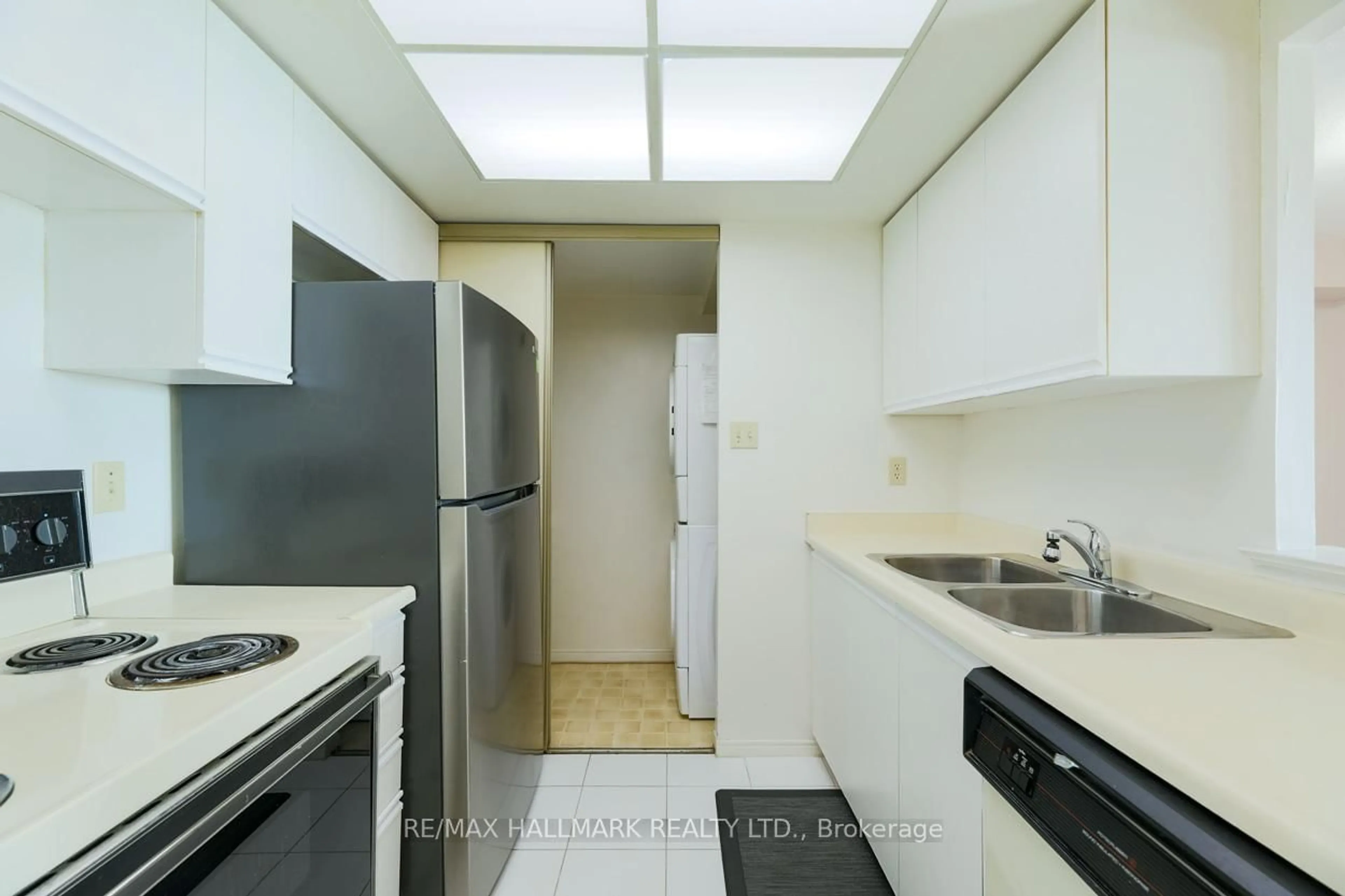 Standard kitchen, unknown for 3 Greystone Walk Dr #525, Toronto Ontario M1K 5J4