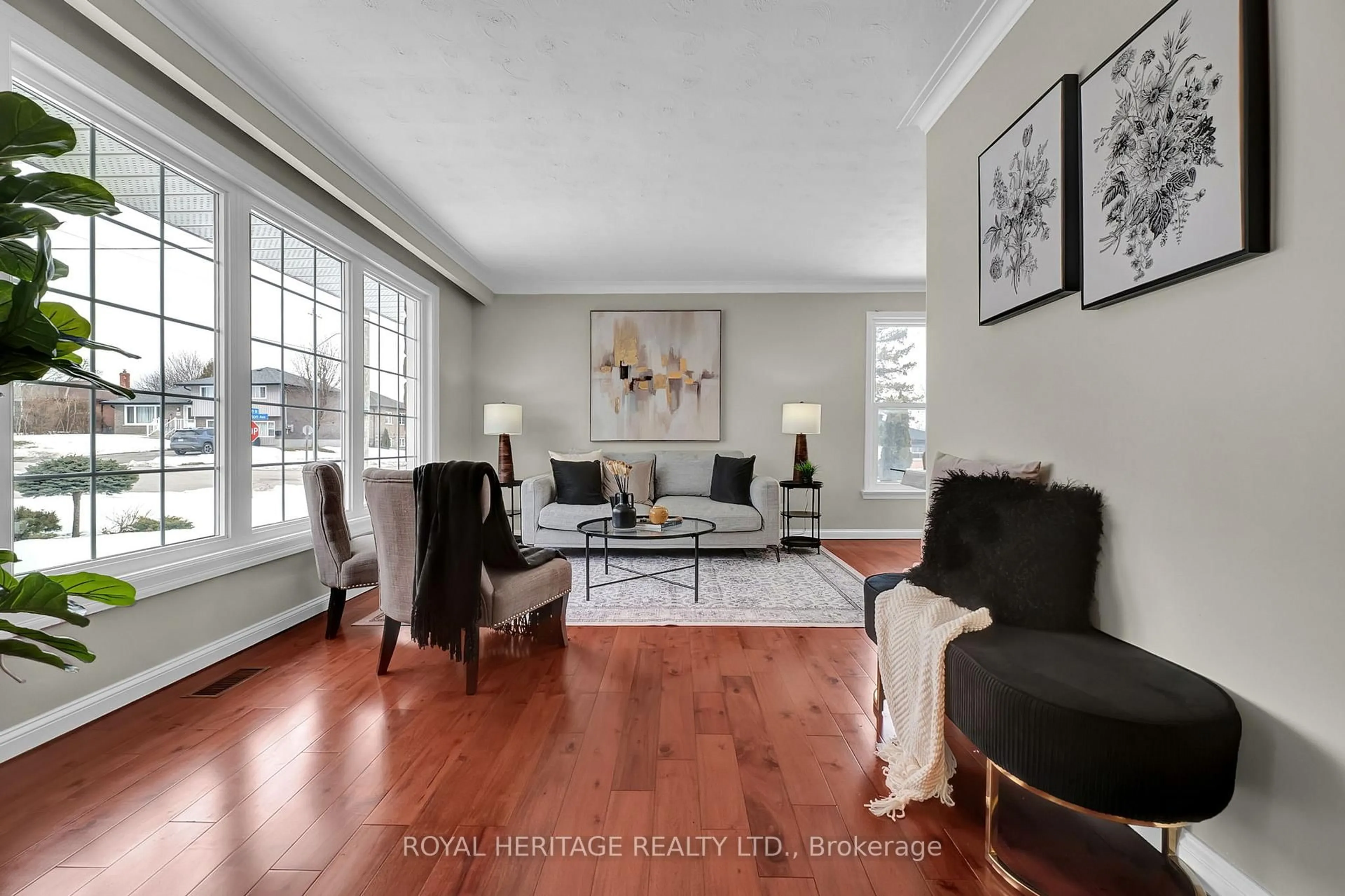 Living room with furniture, unknown for 465 Milton St, Oshawa Ontario L1H 6S4