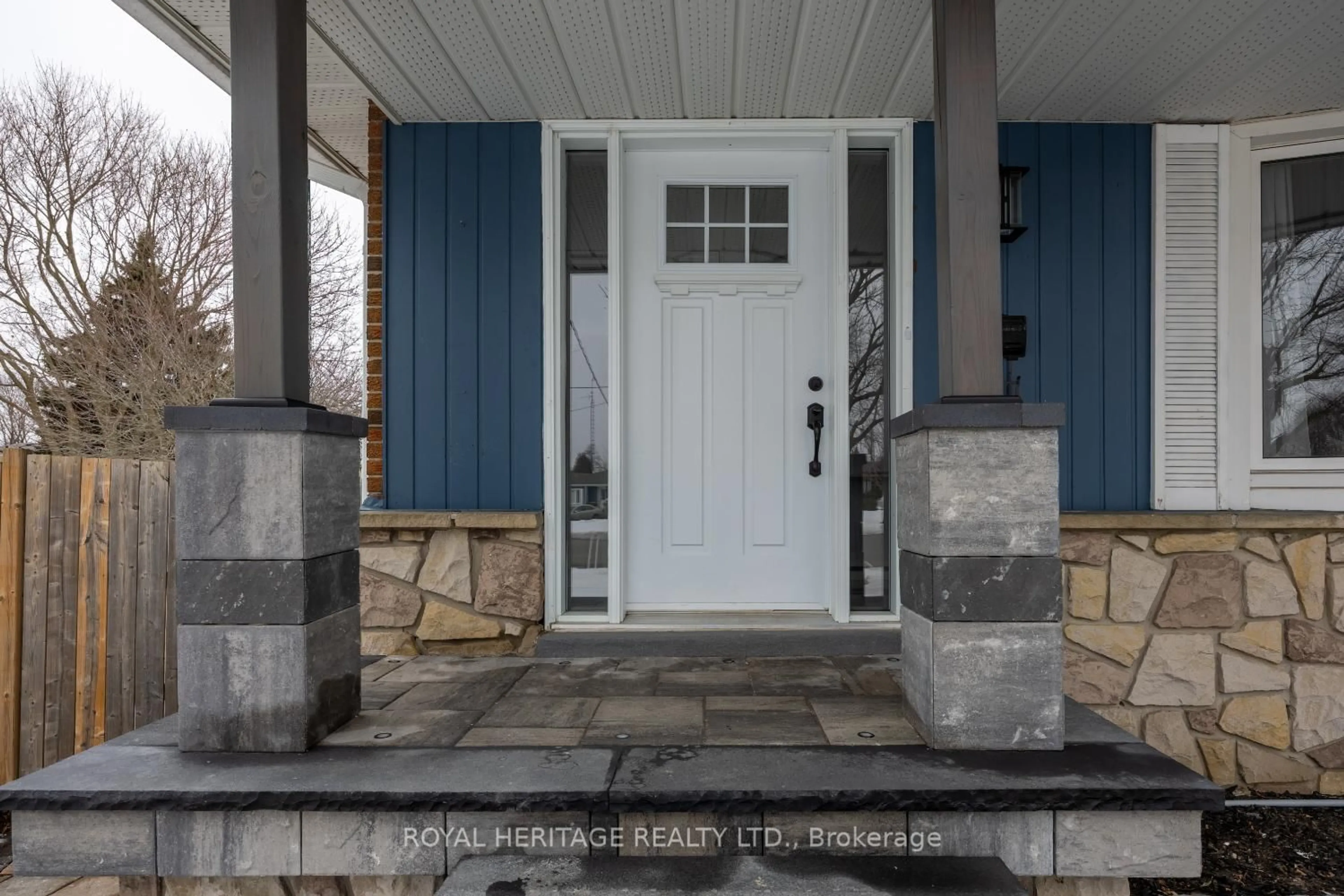 Indoor entryway for 270 Arden Dr, Oshawa Ontario L1G 1X5