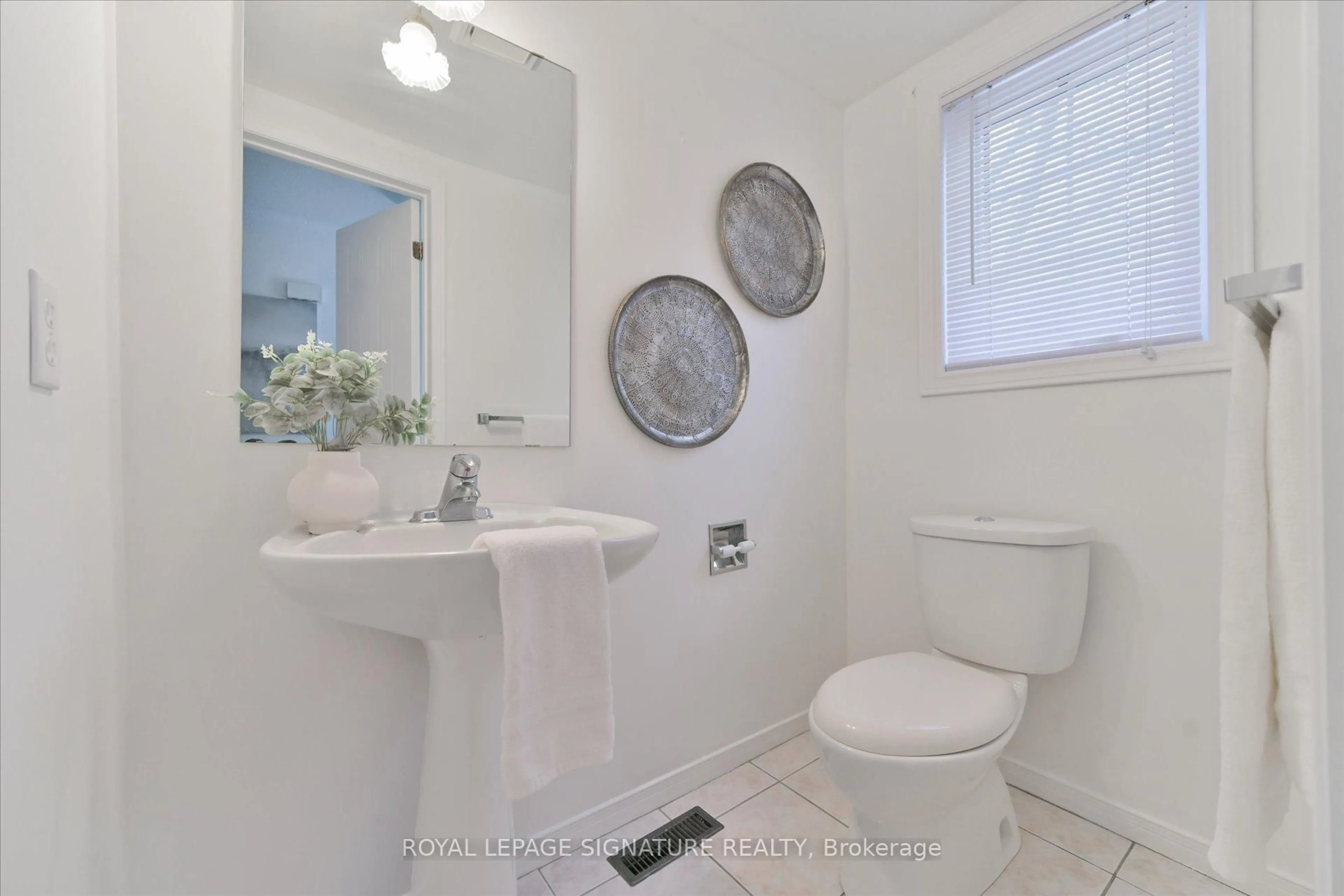 Standard bathroom, ceramic/tile floor for 6157 Kingston Rd #6, Toronto Ontario M1C 1K7
