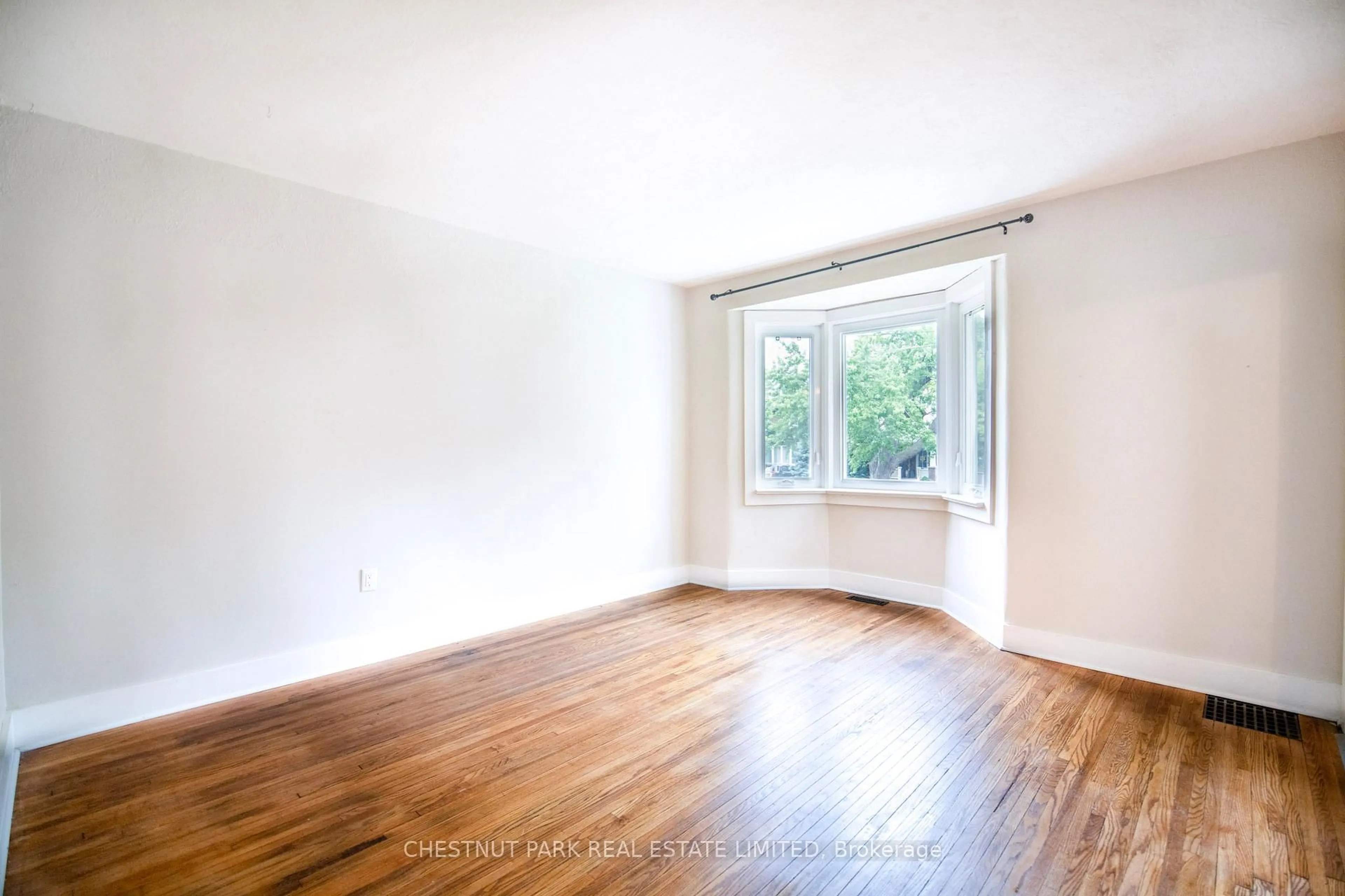 A pic of a room for 174 Gibbons St, Oshawa Ontario L1J 4Y3