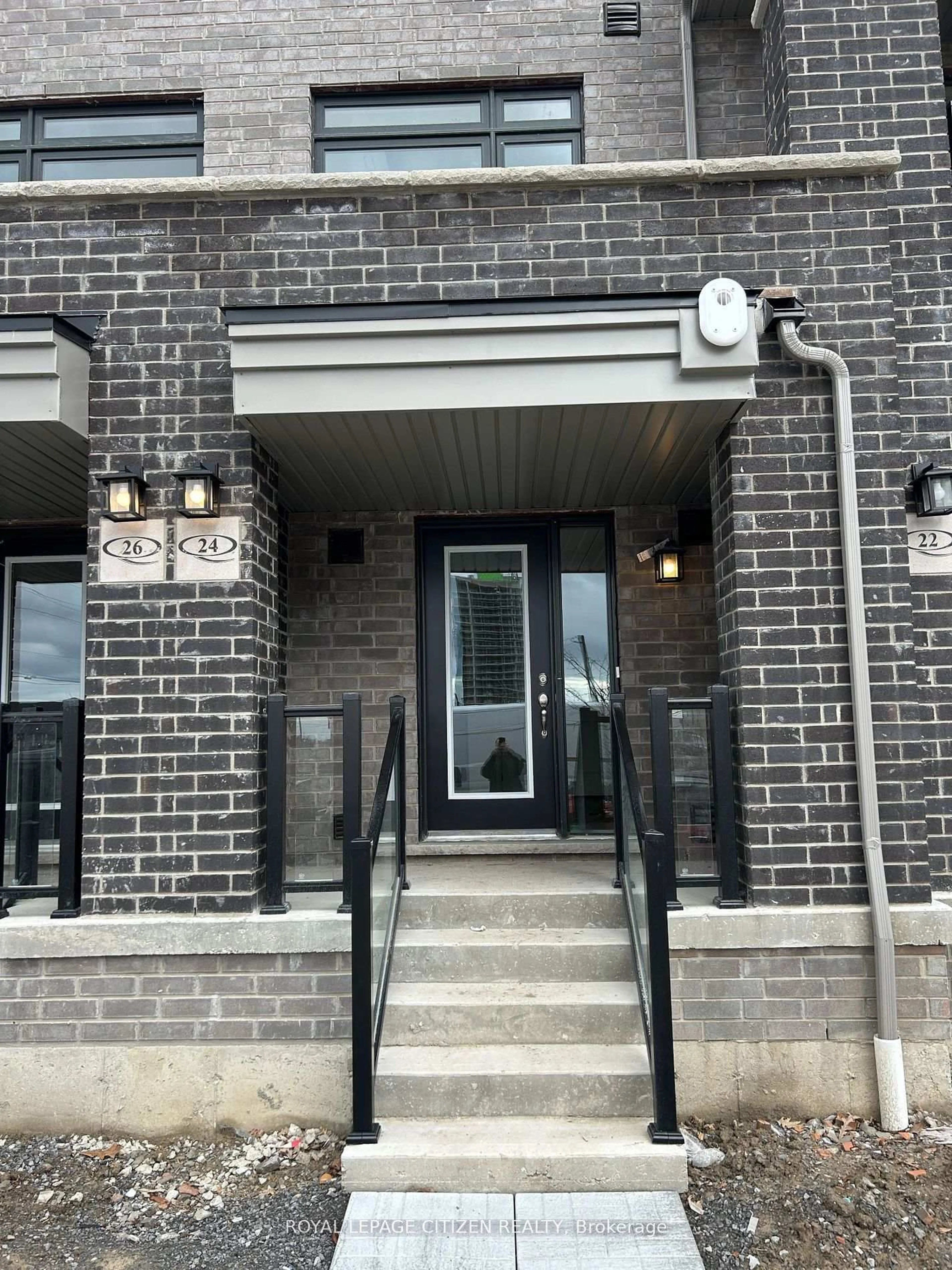 Indoor foyer for 24 Esquire Way, Whitby Ontario L1R 3K4