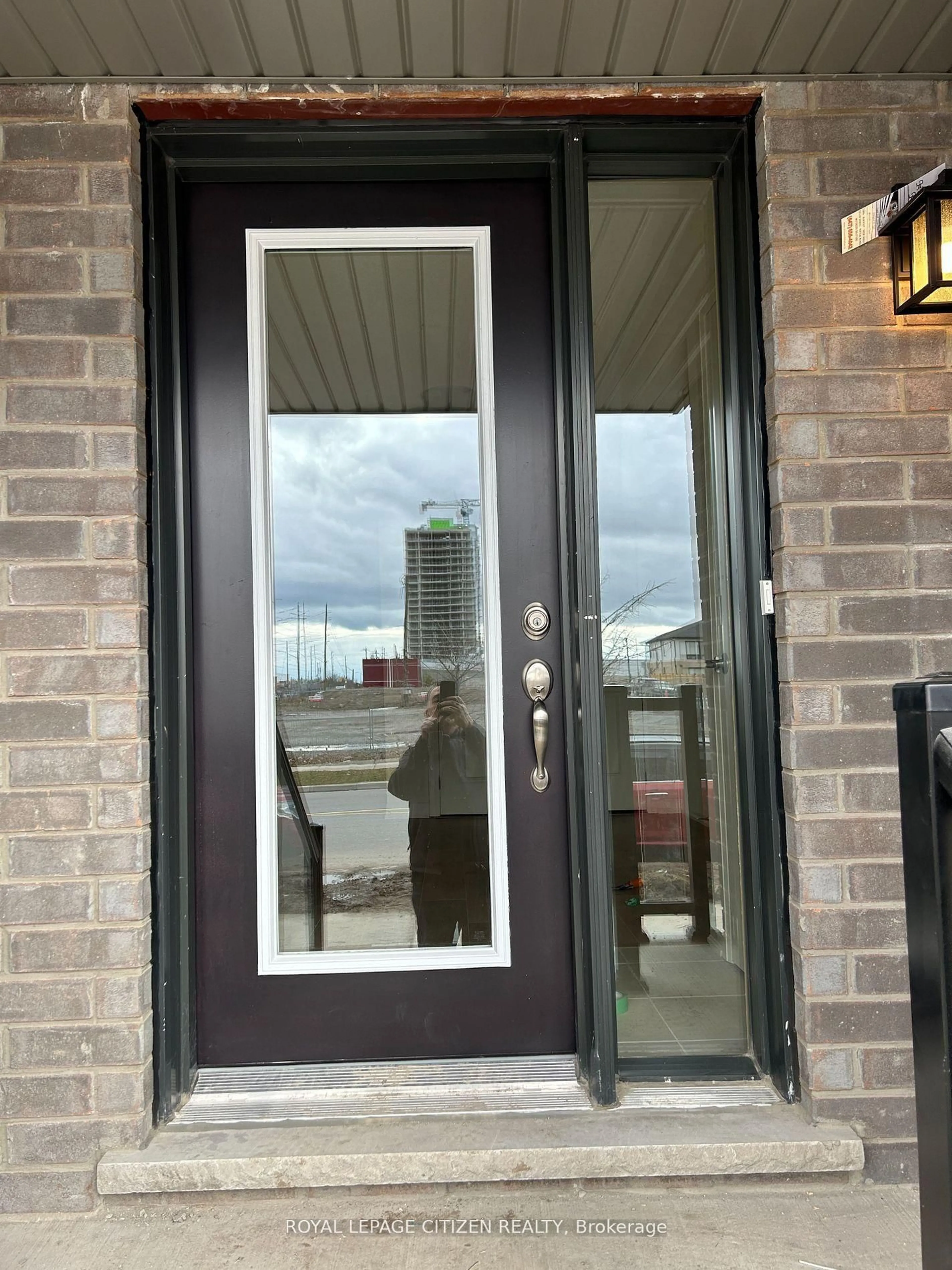 Indoor entryway for 24 Esquire Way, Whitby Ontario L1R 3K4