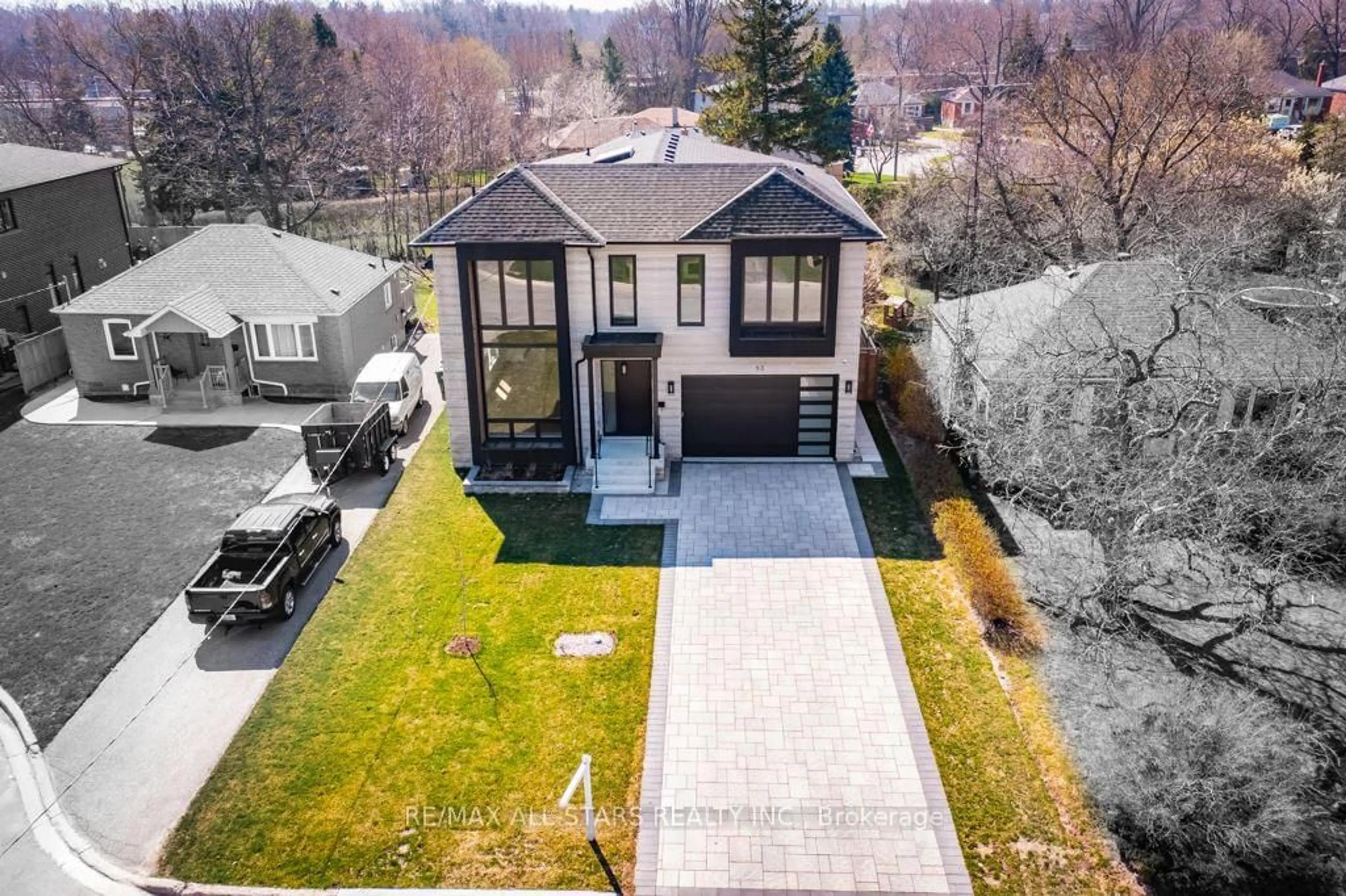 A pic from outside/outdoor area/front of a property/back of a property/a pic from drone, street for 93 Cree Ave, Toronto Ontario M1M 1Z9